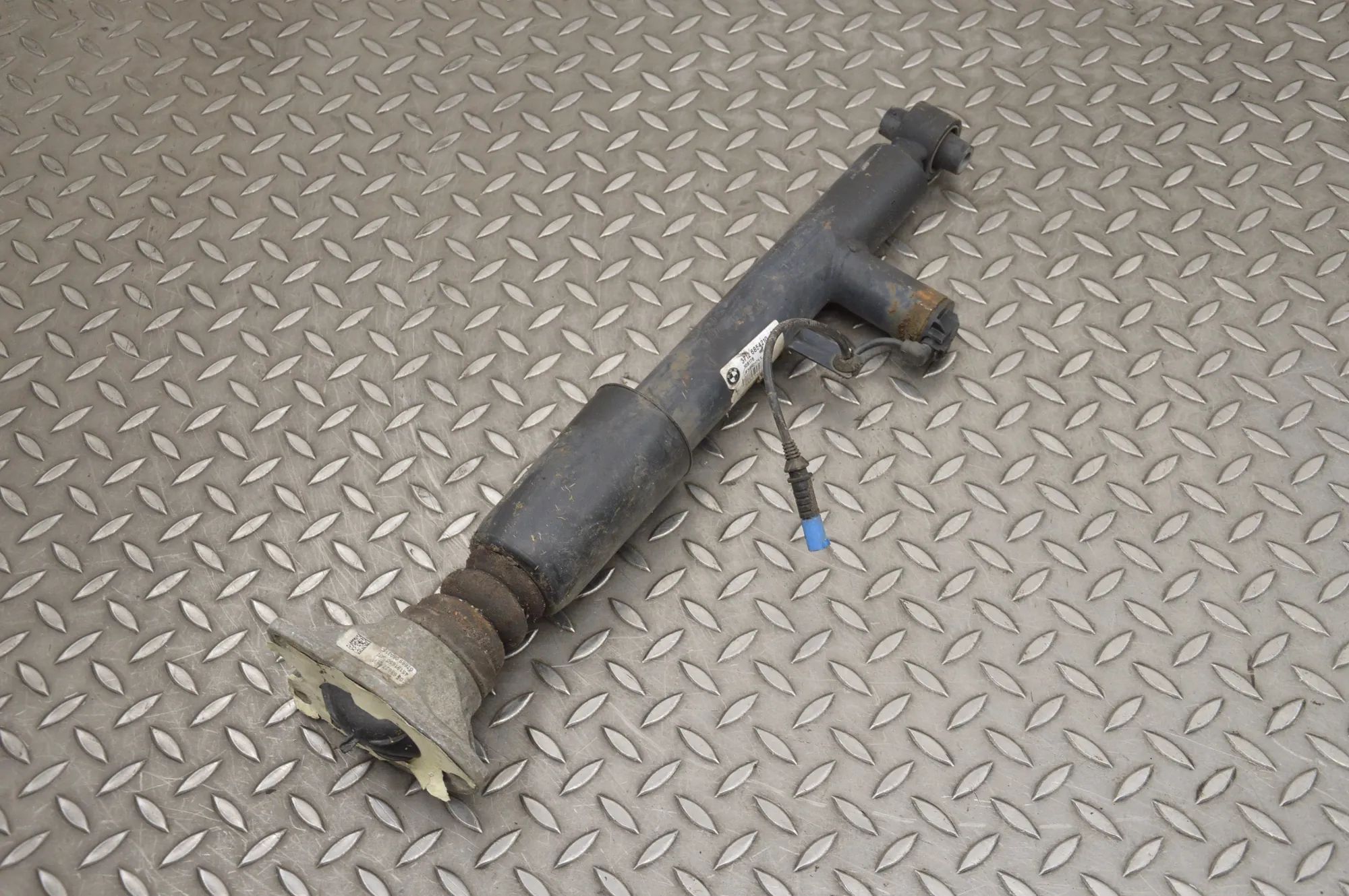 BMW 4 (F32 / F33 / F36) Rear Left Shock Absorber