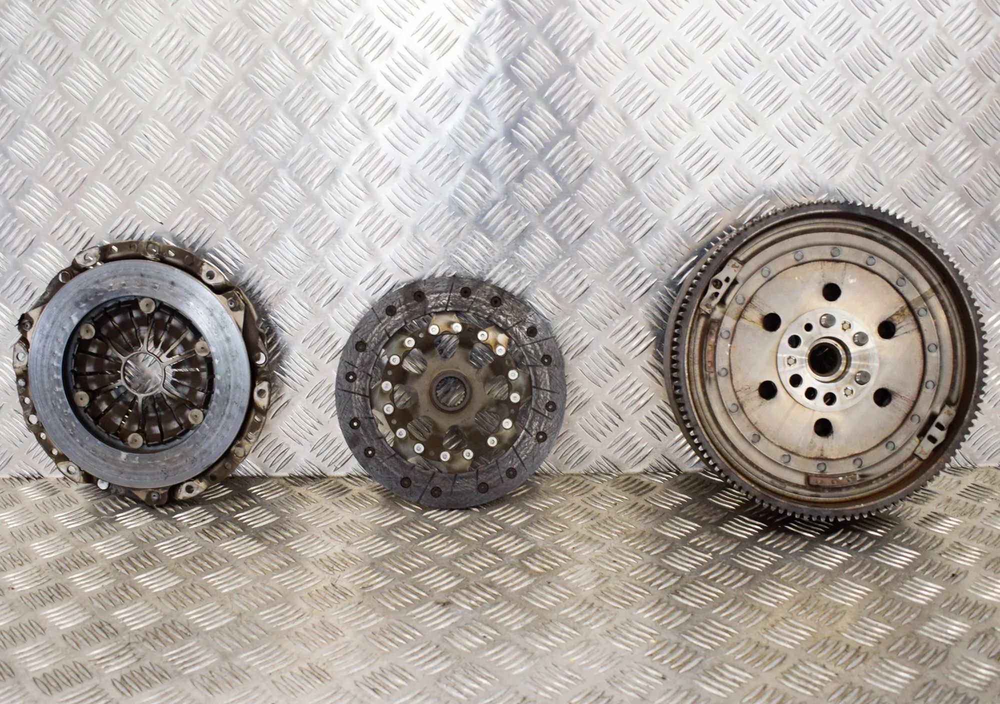 BMW 3 (E90 / E91 / E92 / E93) sankabos komplektas