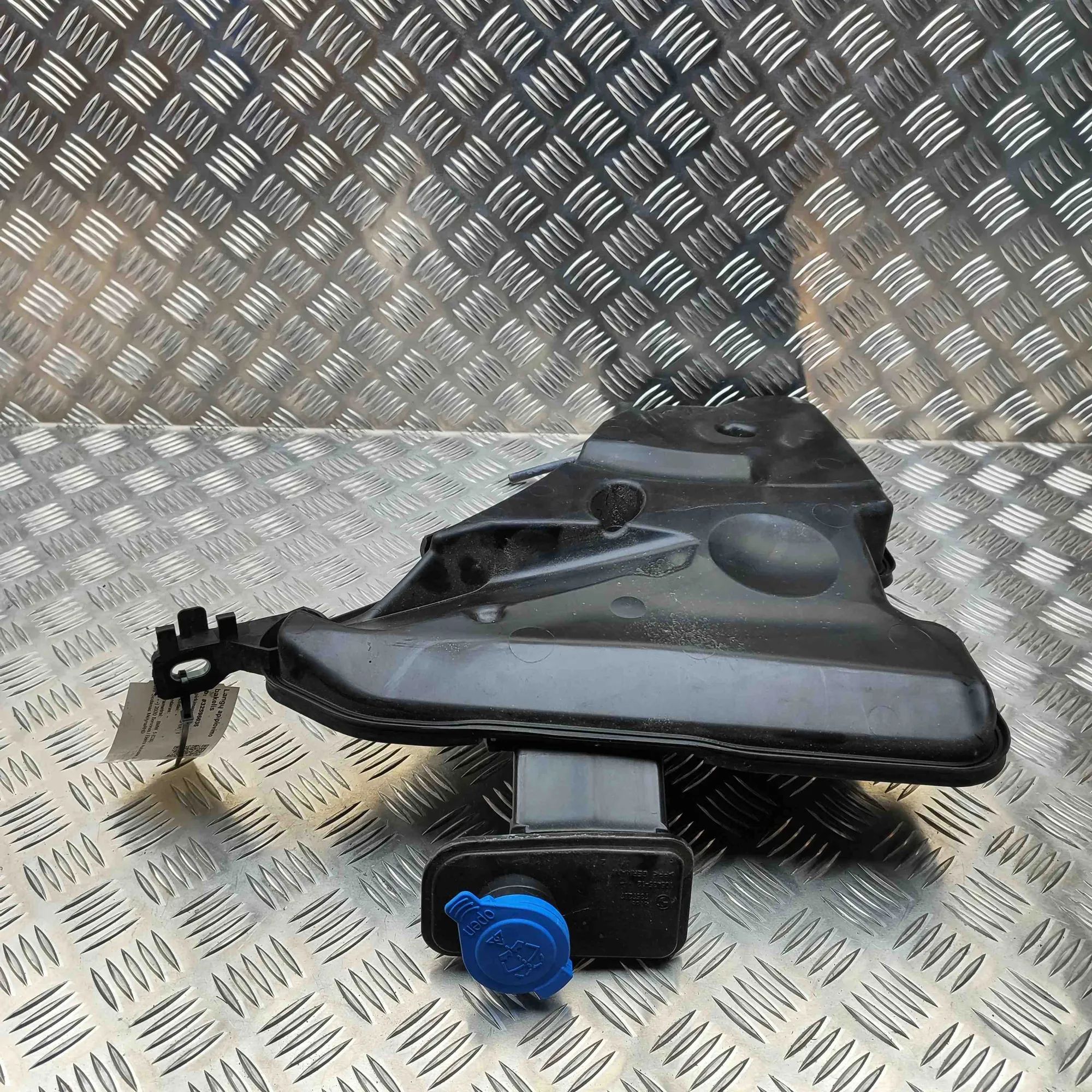 BMW 5 (G30 / G31) Window Washer Tank