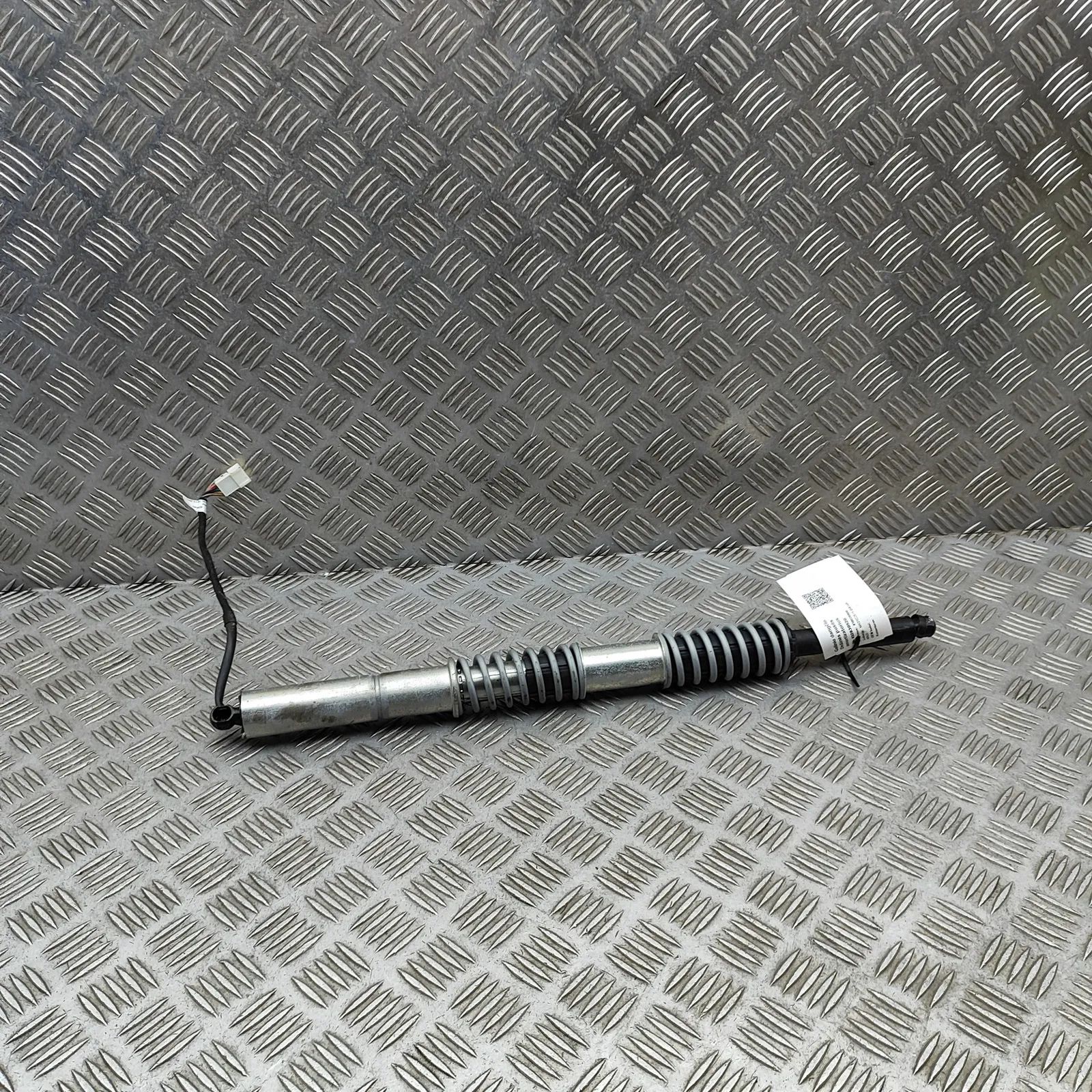 BMW 5 (F10 / F11) Right Side Tailgate Gas Strut