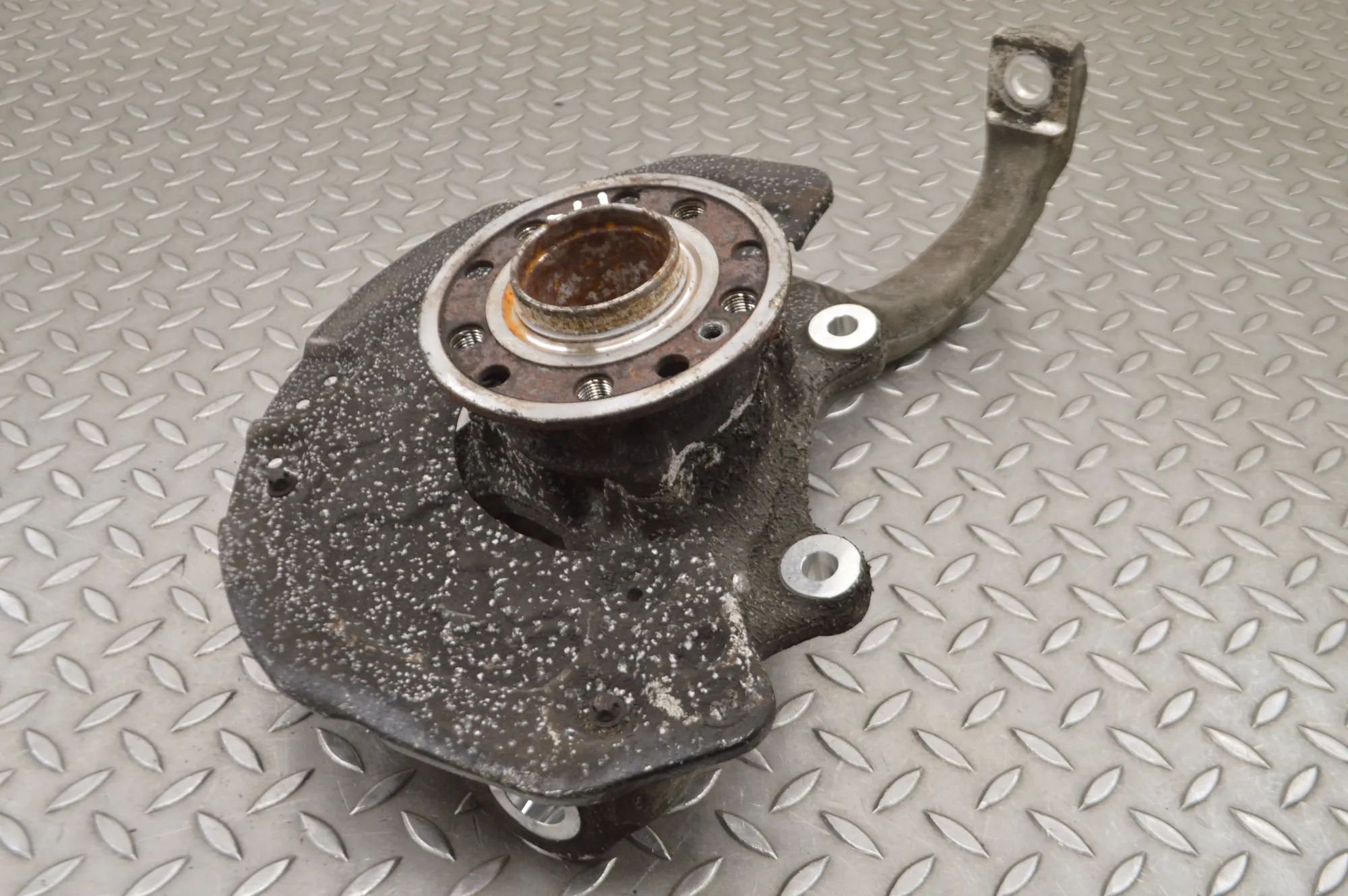 Mercedes-Benz A (W177) Front Left Wheel Hub Front Left Wheel Hub — MERCEDES BENZ E-CLASS (W...
