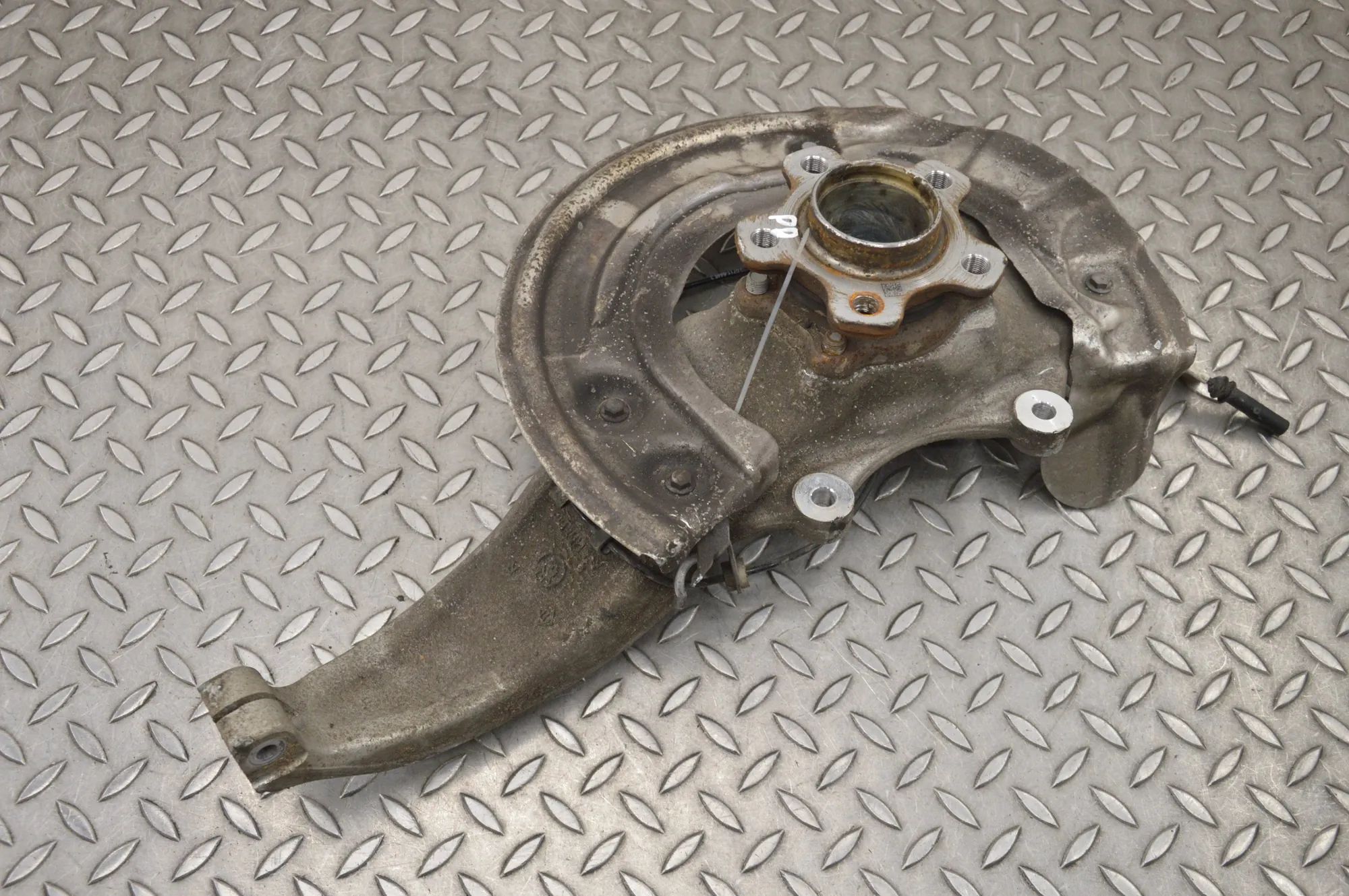 BMW 5 (G30 / G31) Front Right Wheel Hub