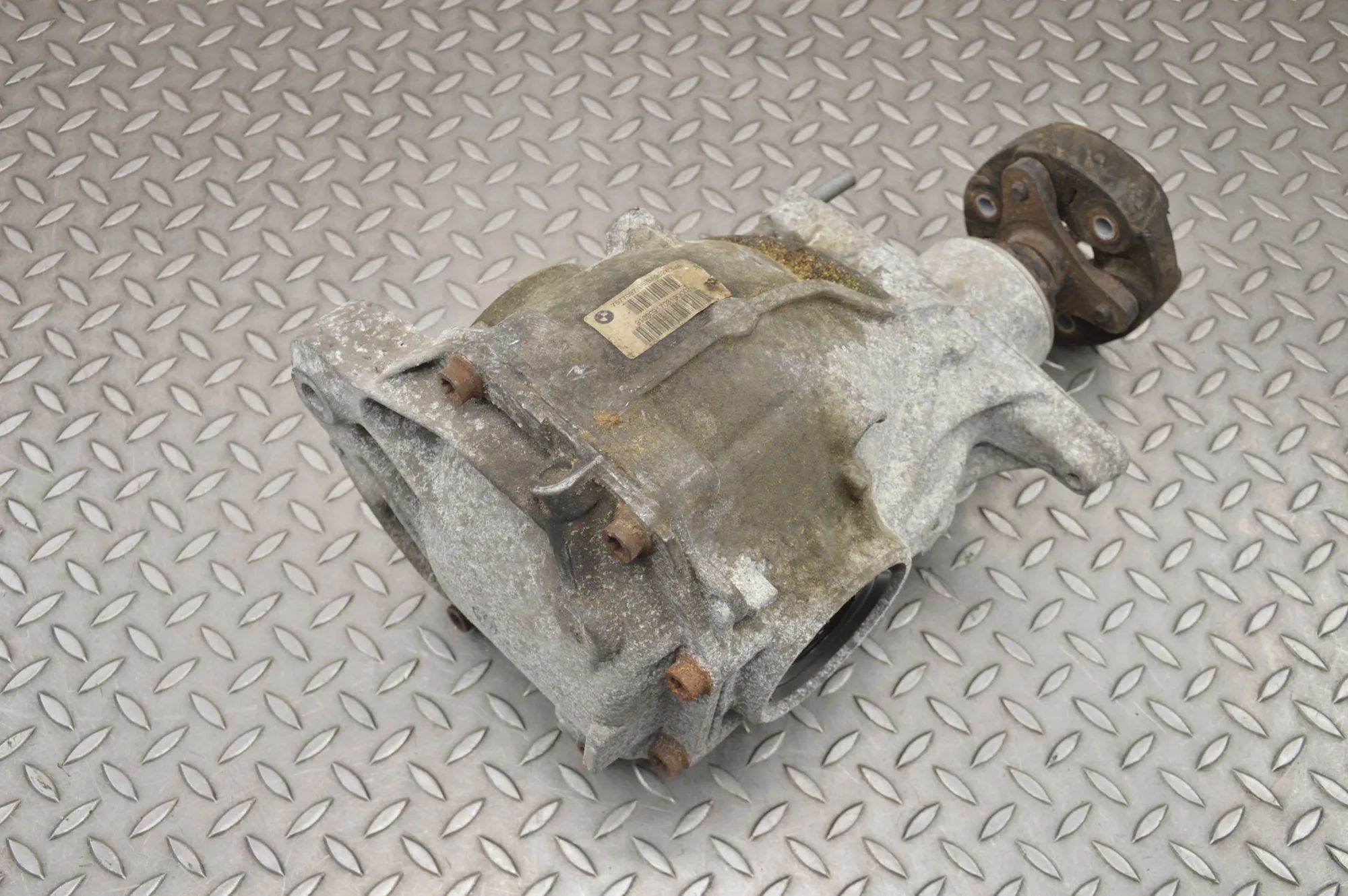 BMW 7 (F01 / F02 / F03 / F04) galinis reduktorius