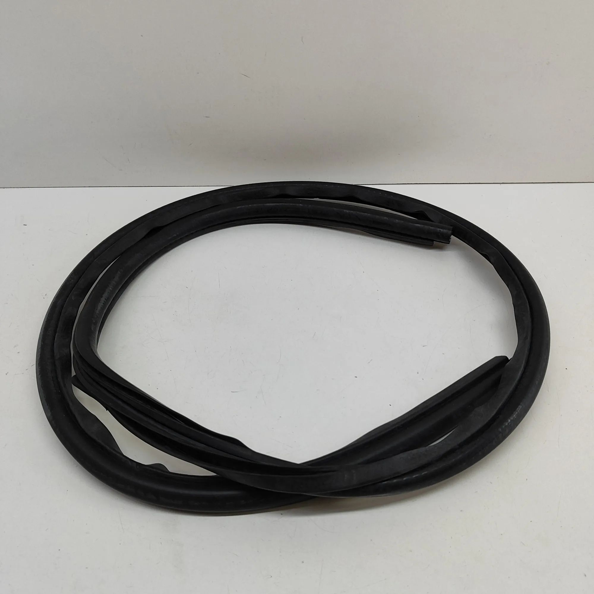 Mitsubishi Pajero Door rubber seal — front right Door rubber seal — front right — MITSUBISHI PAJ...