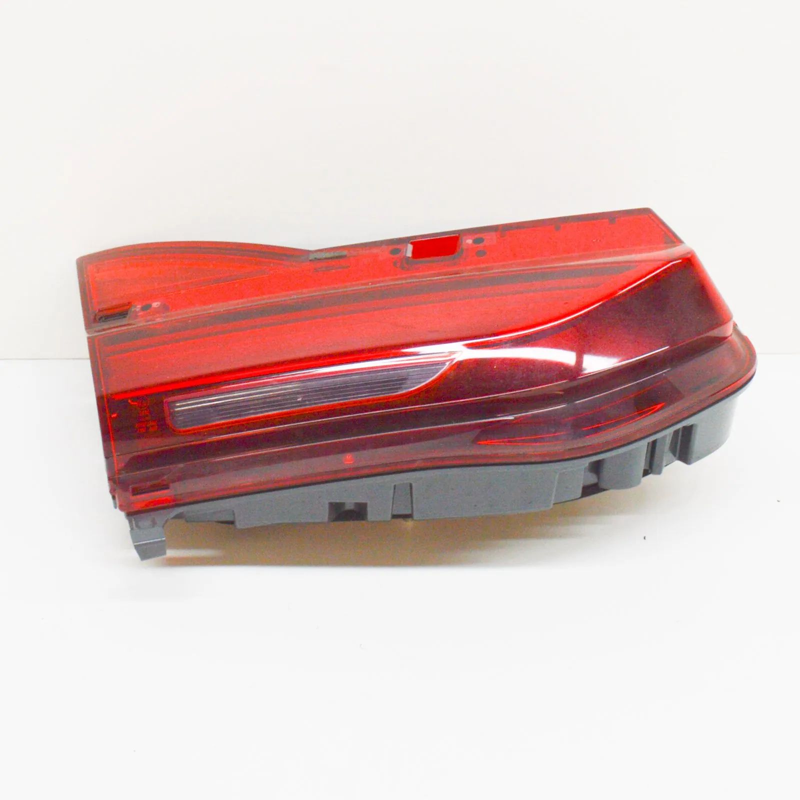 BMW 7 (G11 / G12) Left Side Tailgate Tail Light Left Side Tailgate Tail Light — BMW 7 G11, G12 ...