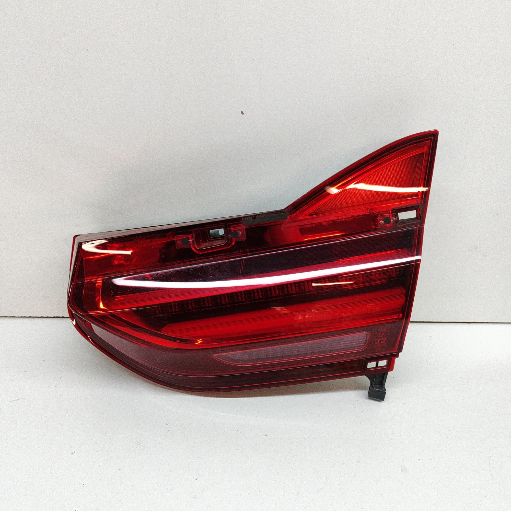 BMW 7 (G11 / G12) Right Side Tailgate Tail Light Right Side Tailgate Tail Light — BMW 7 G11, G12...