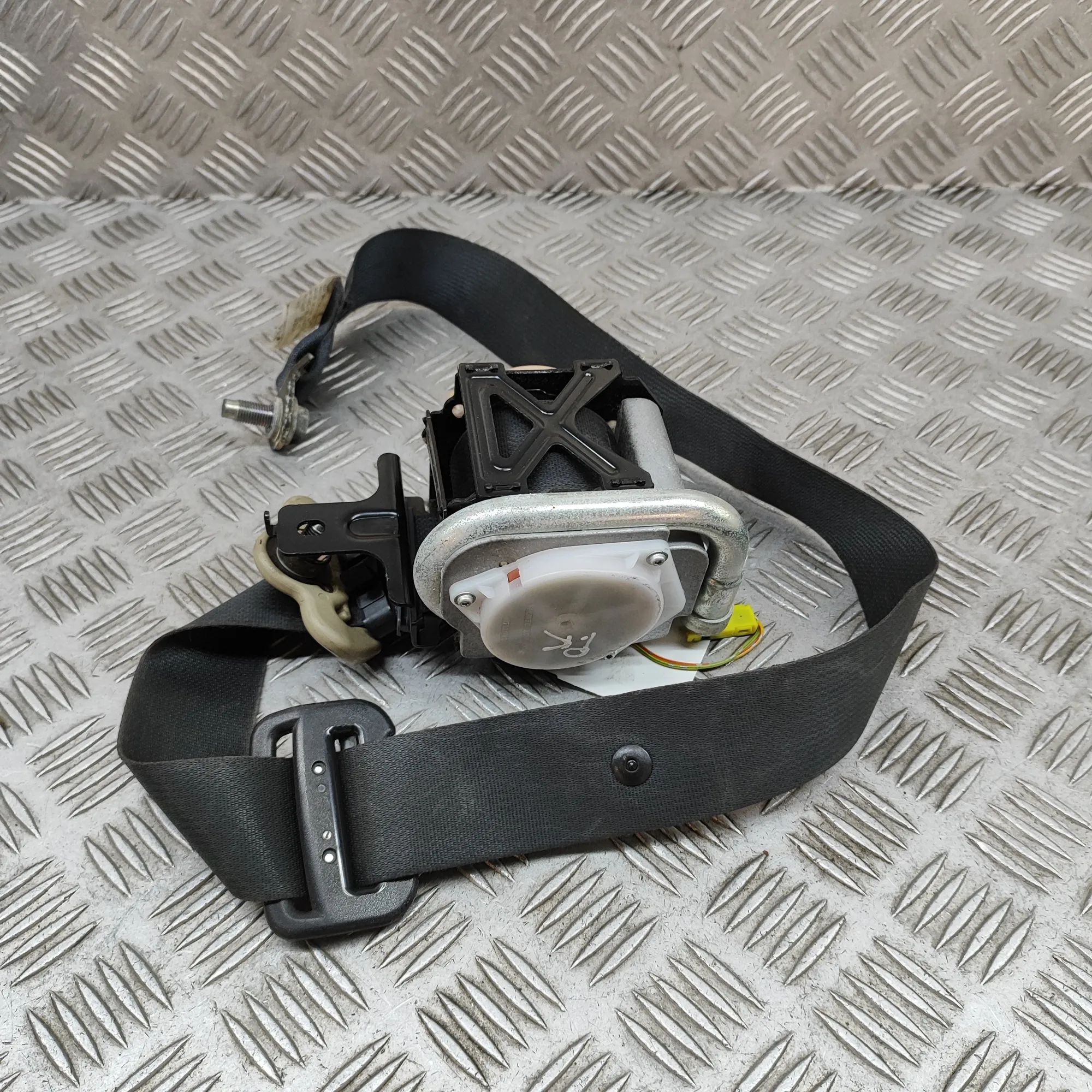 Infiniti FX (S50) Front Left Seatbelt Front Left Seatbelt — INFINITI FX (2002-2008) —...