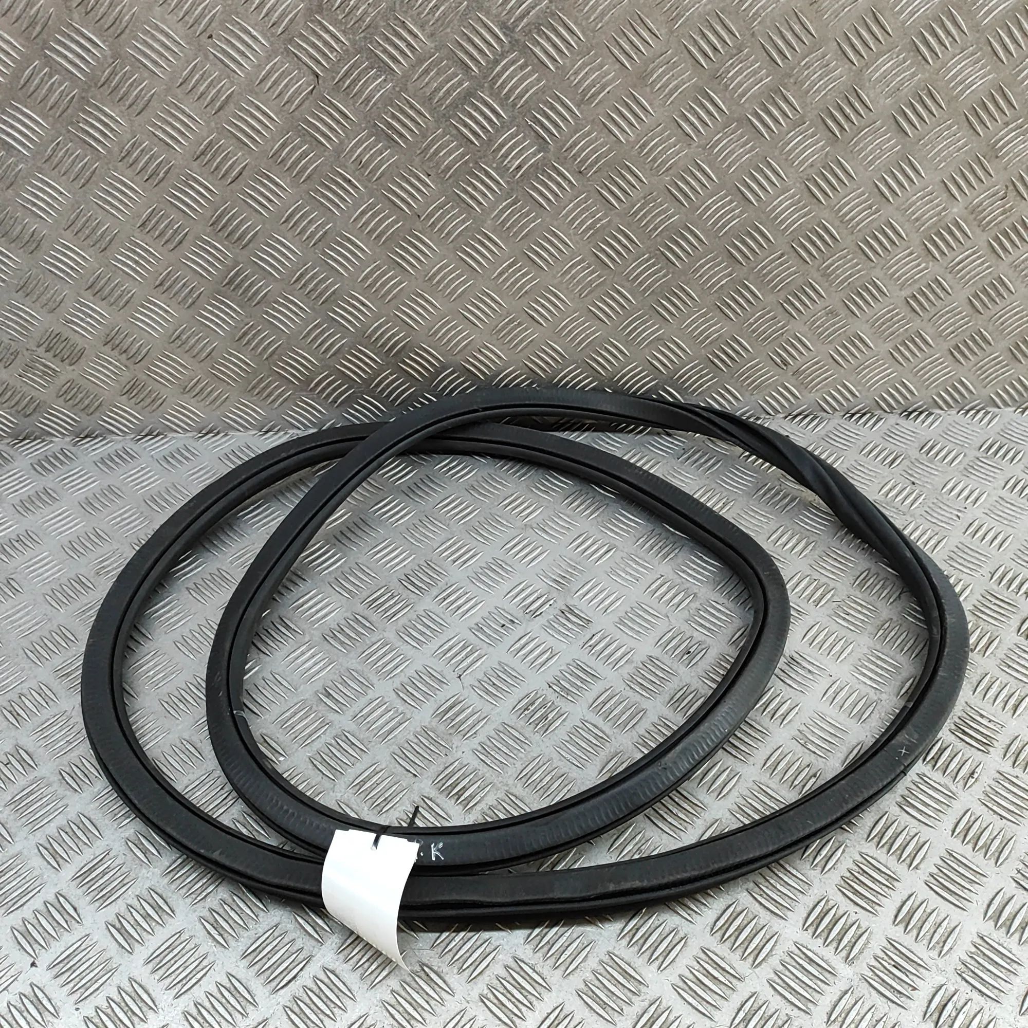 BMW 8 (G15) Door rubber seal — front left Door rubber seal — front left — BMW 8 Gran Coup...