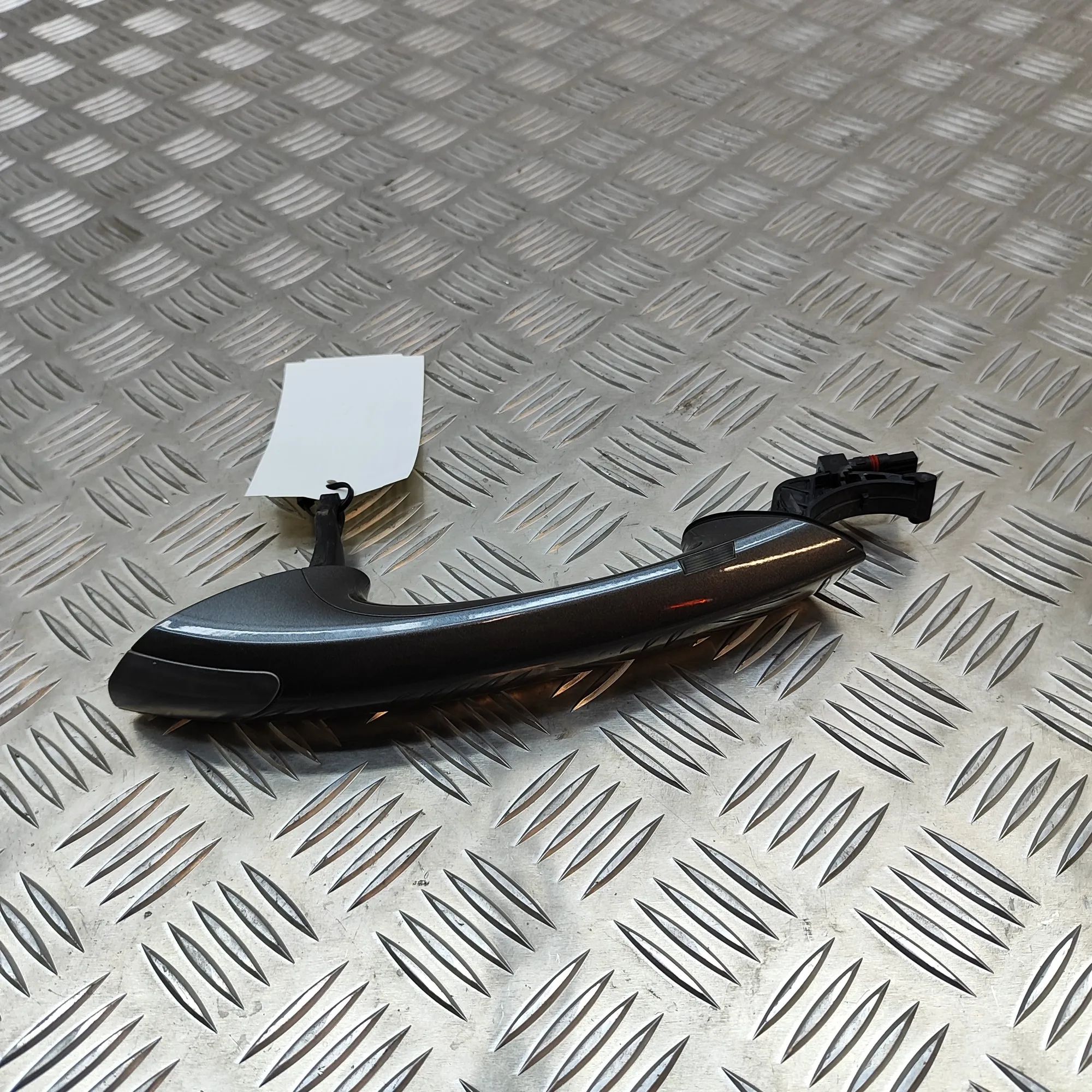 BMW 7 (G11 / G12) Front Left Door Exterior Handle Front Left Door Exterior Handle — BMW 7 G11, G1...