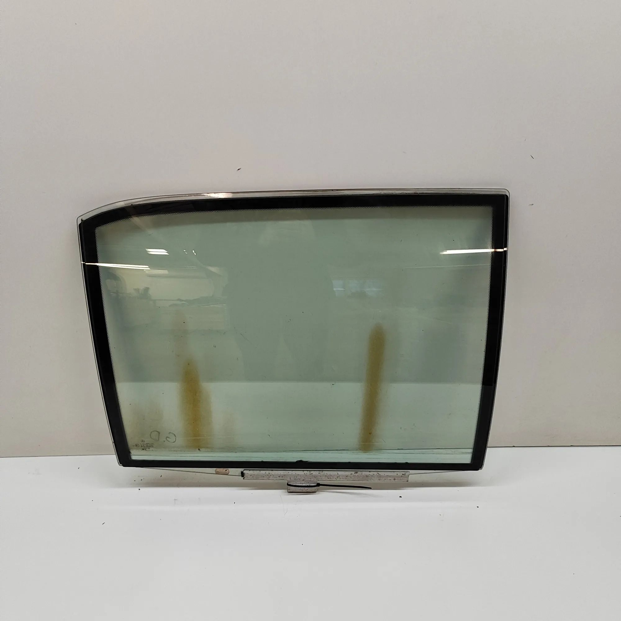 Mercedes-Benz 200 - 500 / E (W124) Right rear door window Right rear door window — MERCEDES BENZ S-CLASS ...