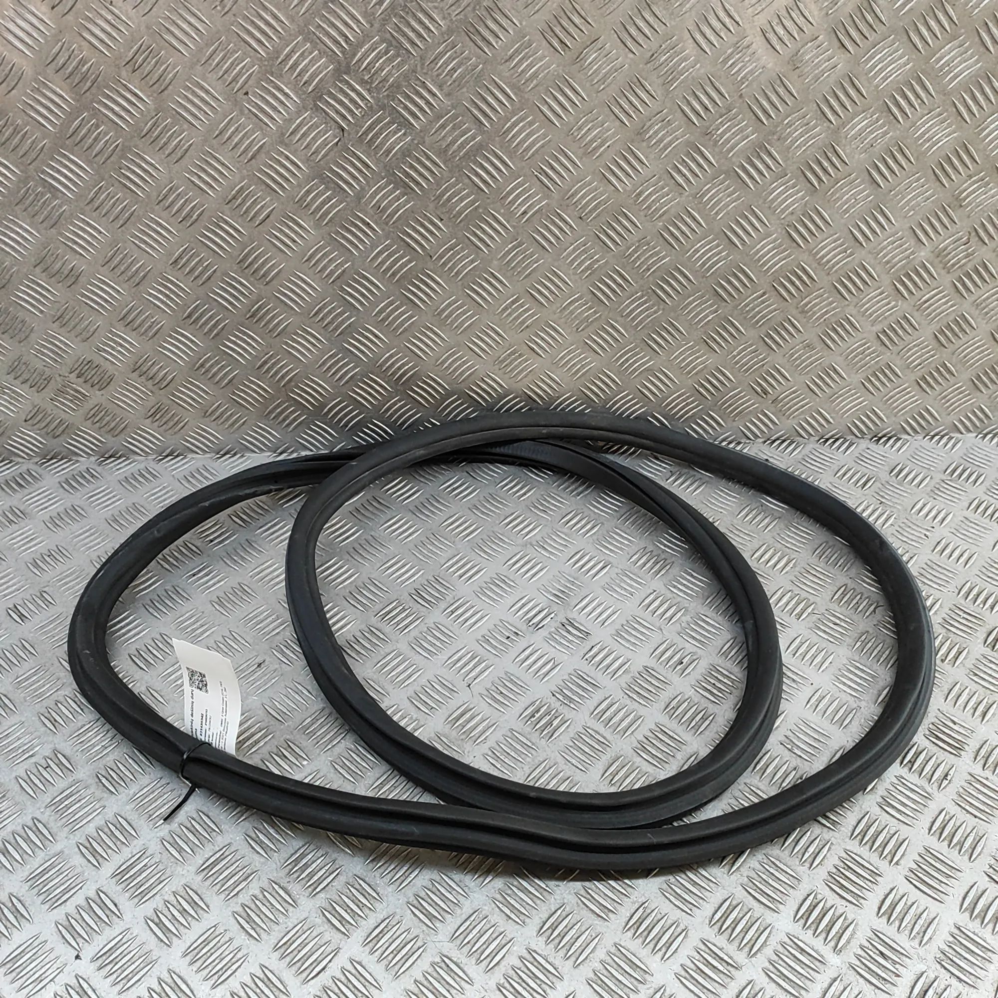 BMW 8 (G15) Door rubber seal — front right Door rubber seal — front right — BMW 8 Gran Cou...