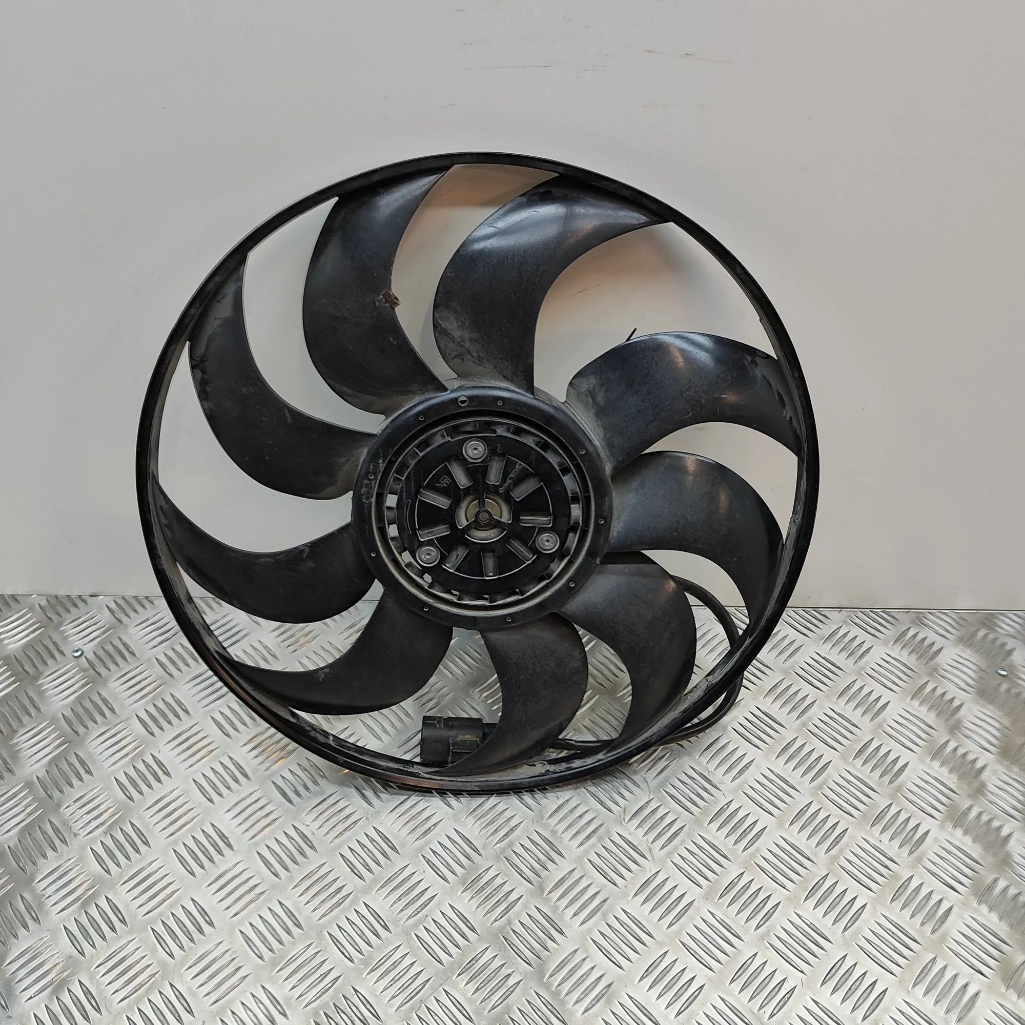 BMW 7 (G11 / G12) Engine Cooling Fan Engine Cooling Fan — BMW 7 G11, G12 (2014-2022)...