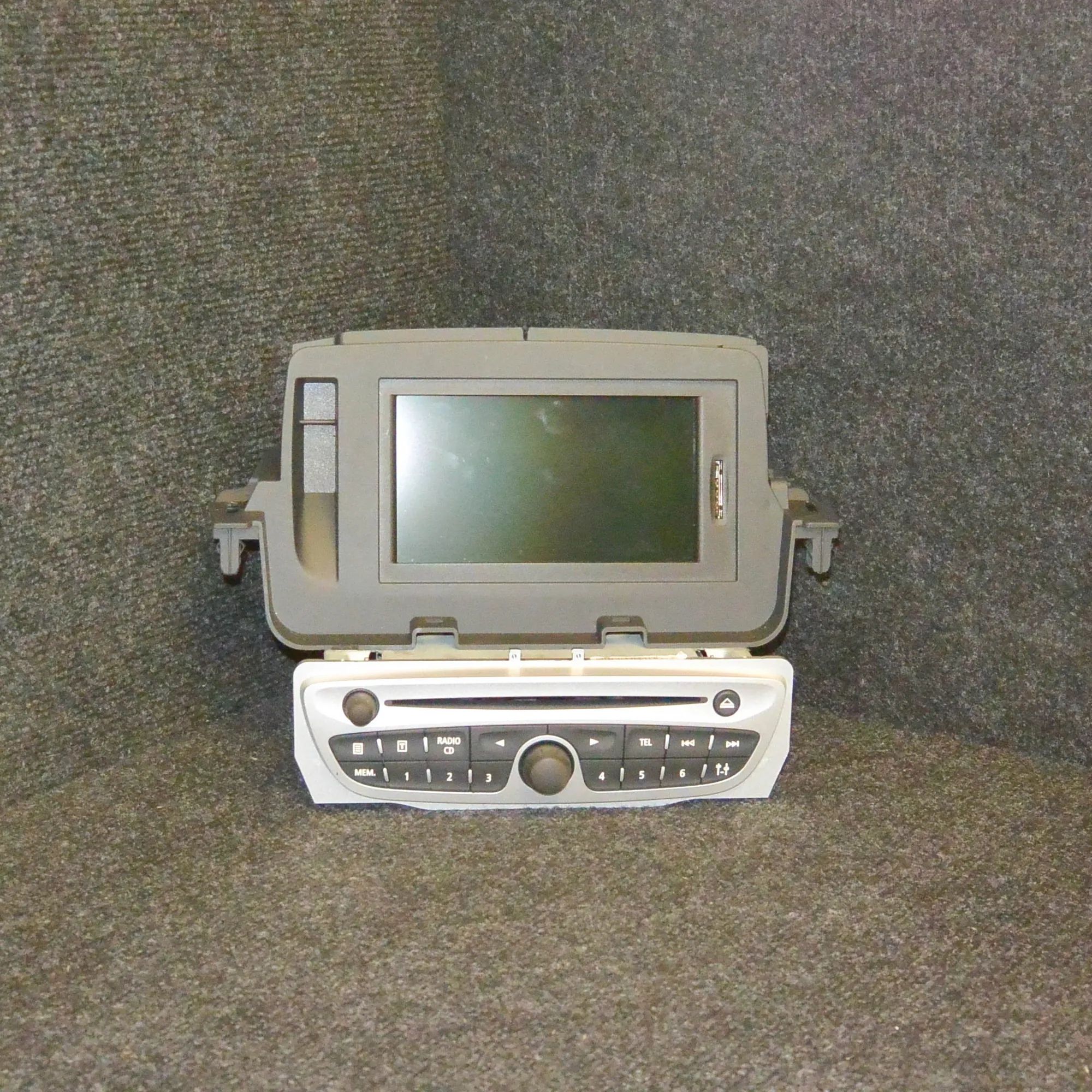Renault Megane Radio / CD / navigation head unit Radio / CD / navigation head unit — RENAULT MEG...