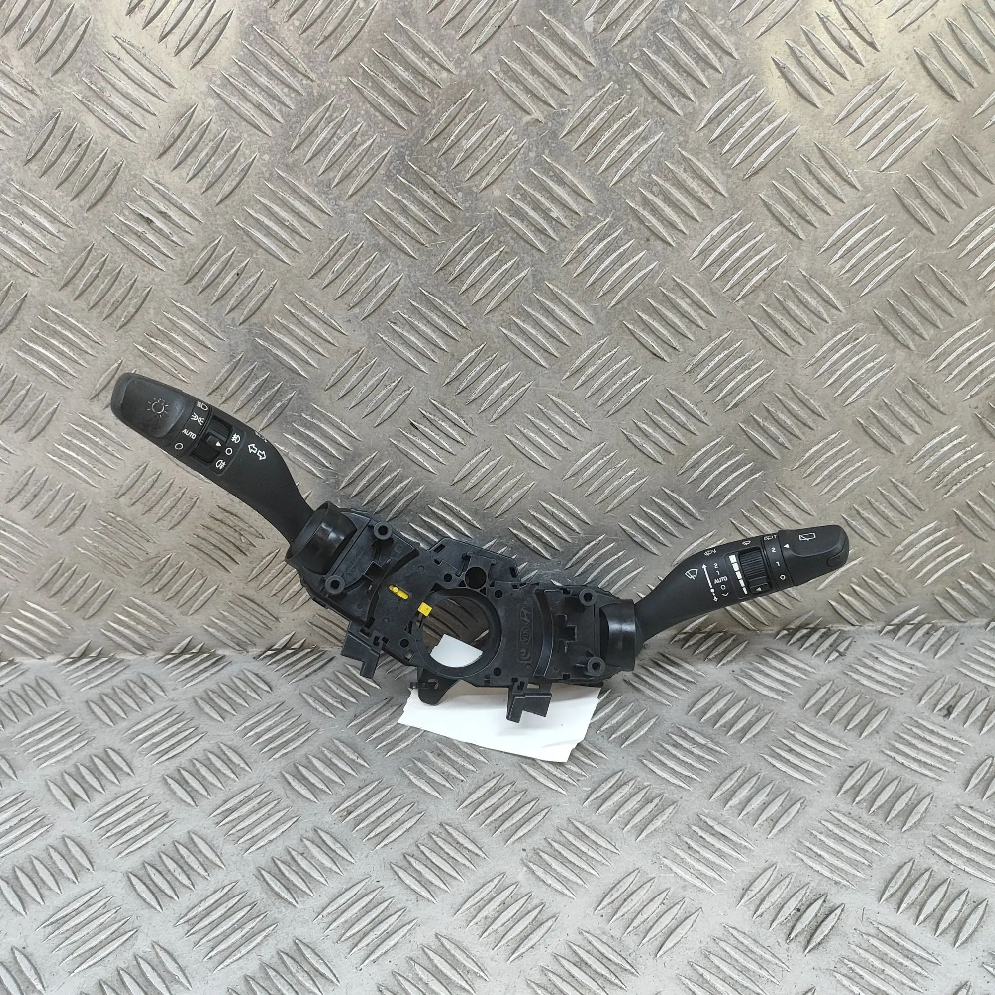 Hyundai i20 Indicator Wiper Stalk Switch Indicator Wiper Stalk Switch — HYUNDAI i20 Coup...