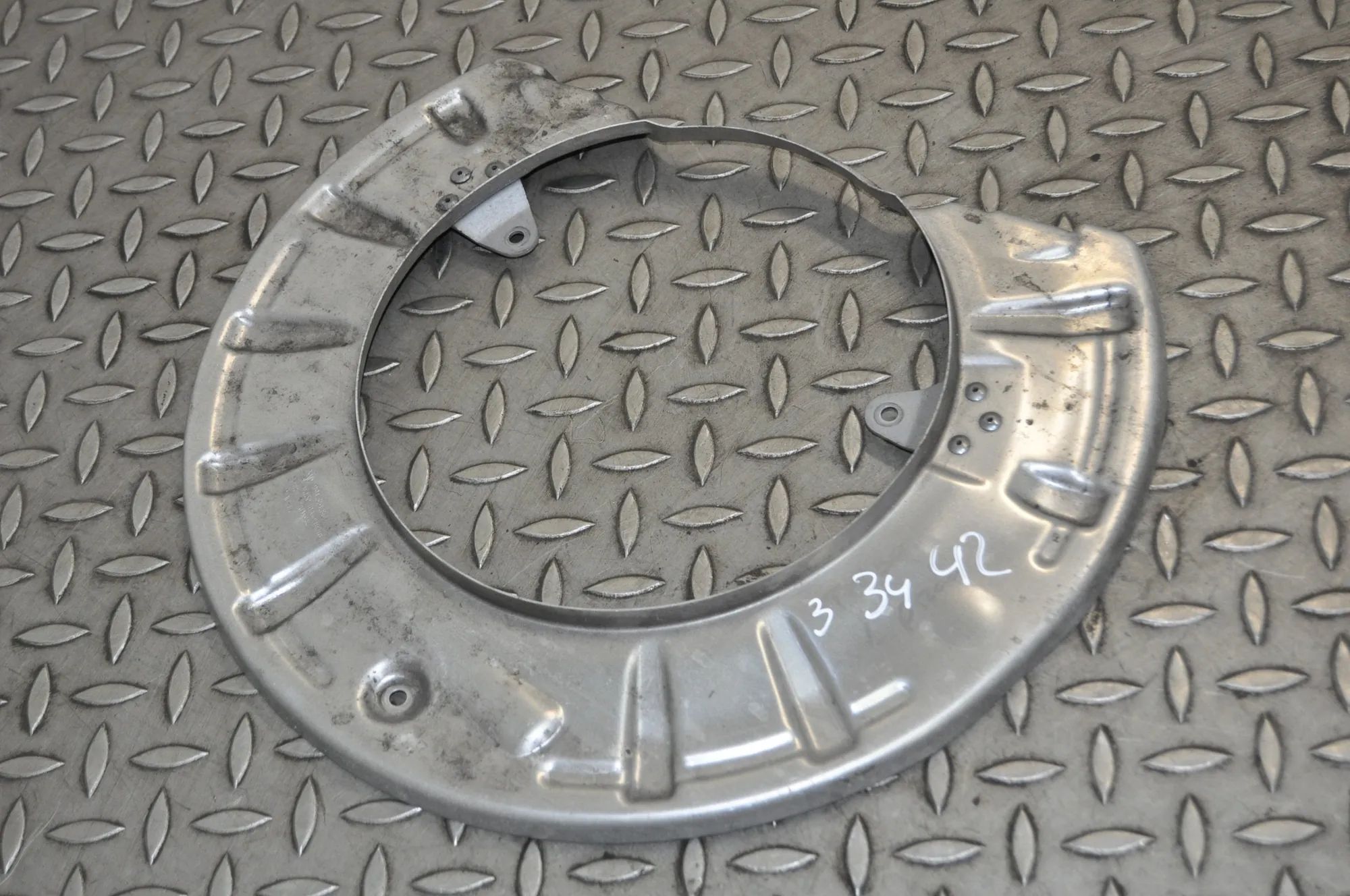 Porsche 911 (991) Brake disc shield — front right Brake disc shield — front right — PORSCHE 911 9...