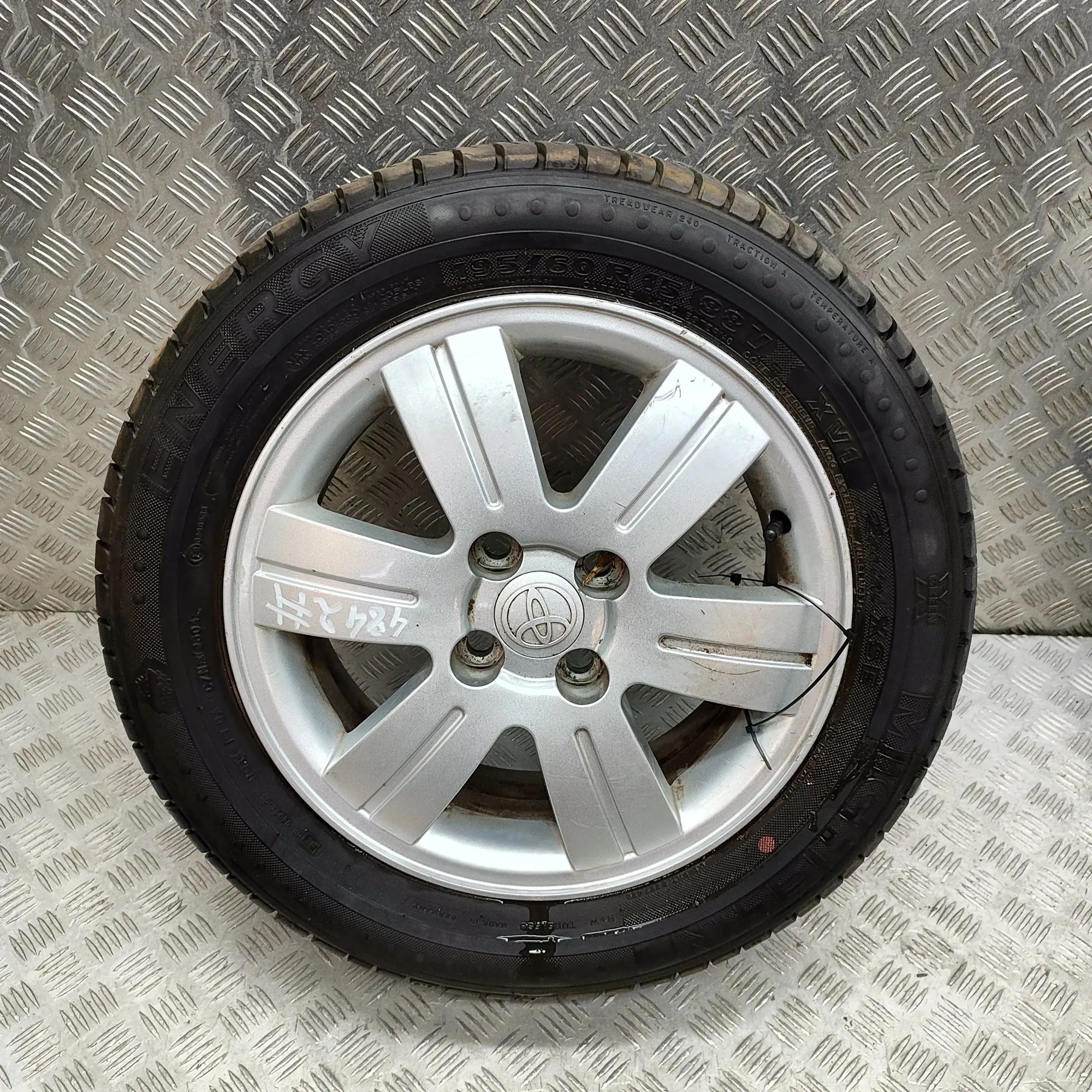Toyota Corolla Alloy Wheel Alloy wheel — TOYOTA COROLLA Estate _E12_ (2001...
