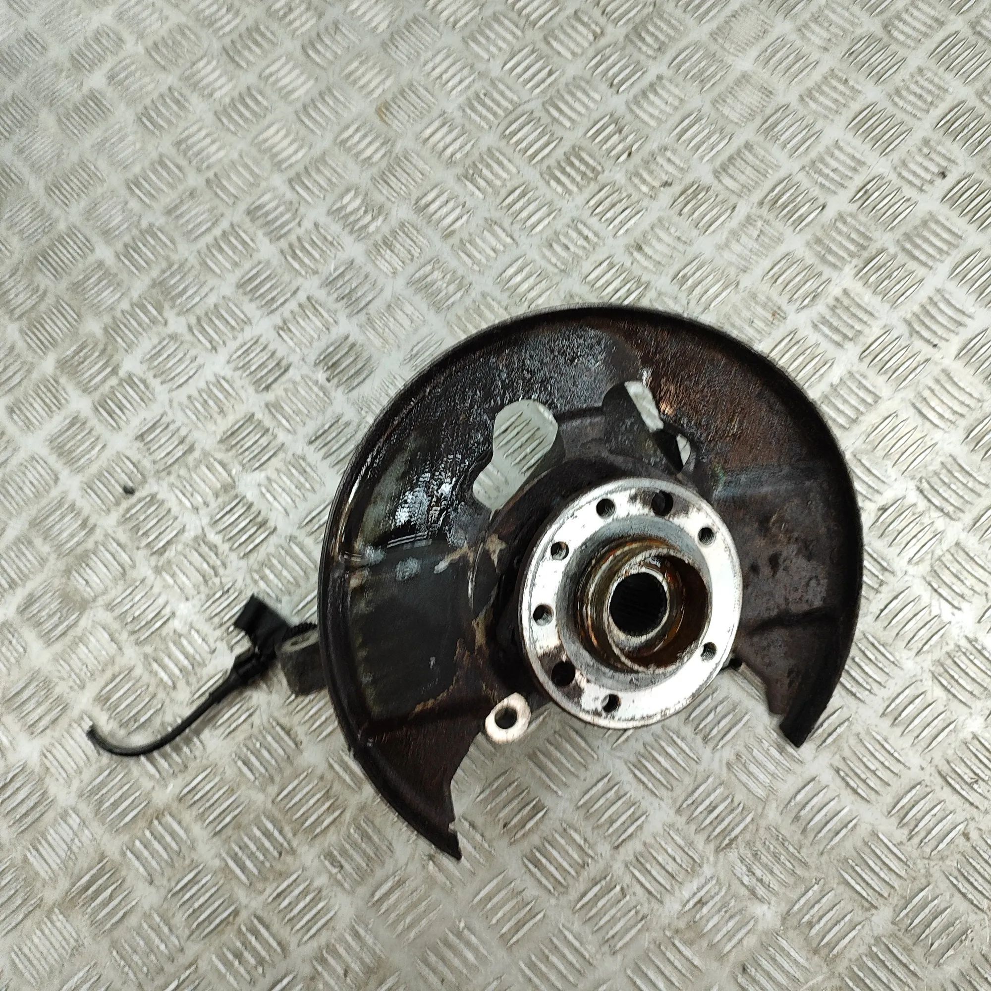 Saab 9-3 Front Left Wheel Hub Front Left Wheel Hub — SAAB 9-3 Cabrio YS3F (20...
