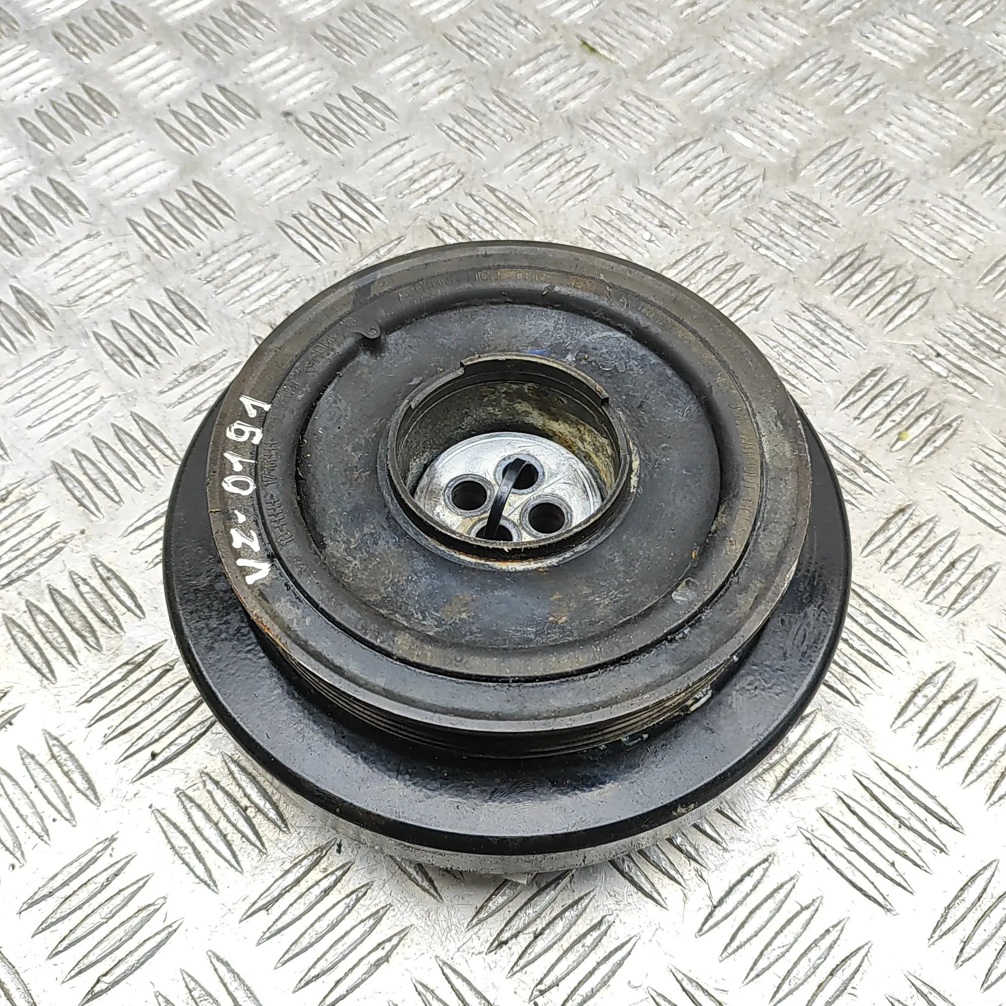BMW 7 (G11 / G12) Rihmaratas Crankshaft pulley — BMW 7 G11, G12 (2014-2022) ...