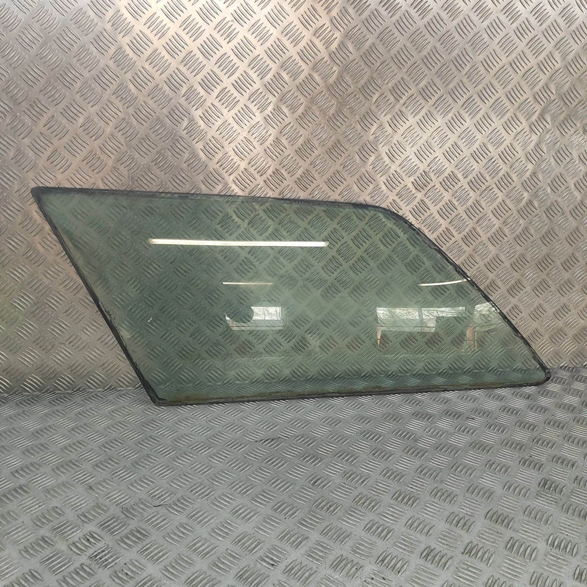 Mercedes-Benz 200 - 500 / E (W124) Rear Left Quarter Window Rear Left Quarter Window — MERCEDES BENZ E-CLAS...