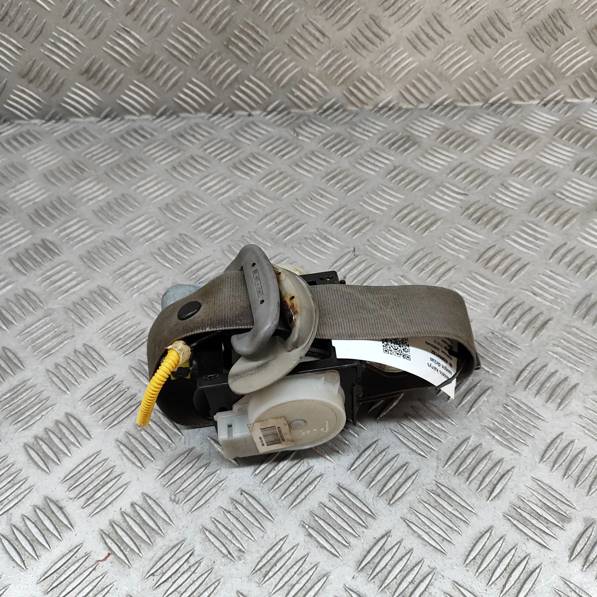 Kia Carnival Front Left Seatbelt Front Left Seatbelt — KIA CARNIVAL / GRAND CARN...