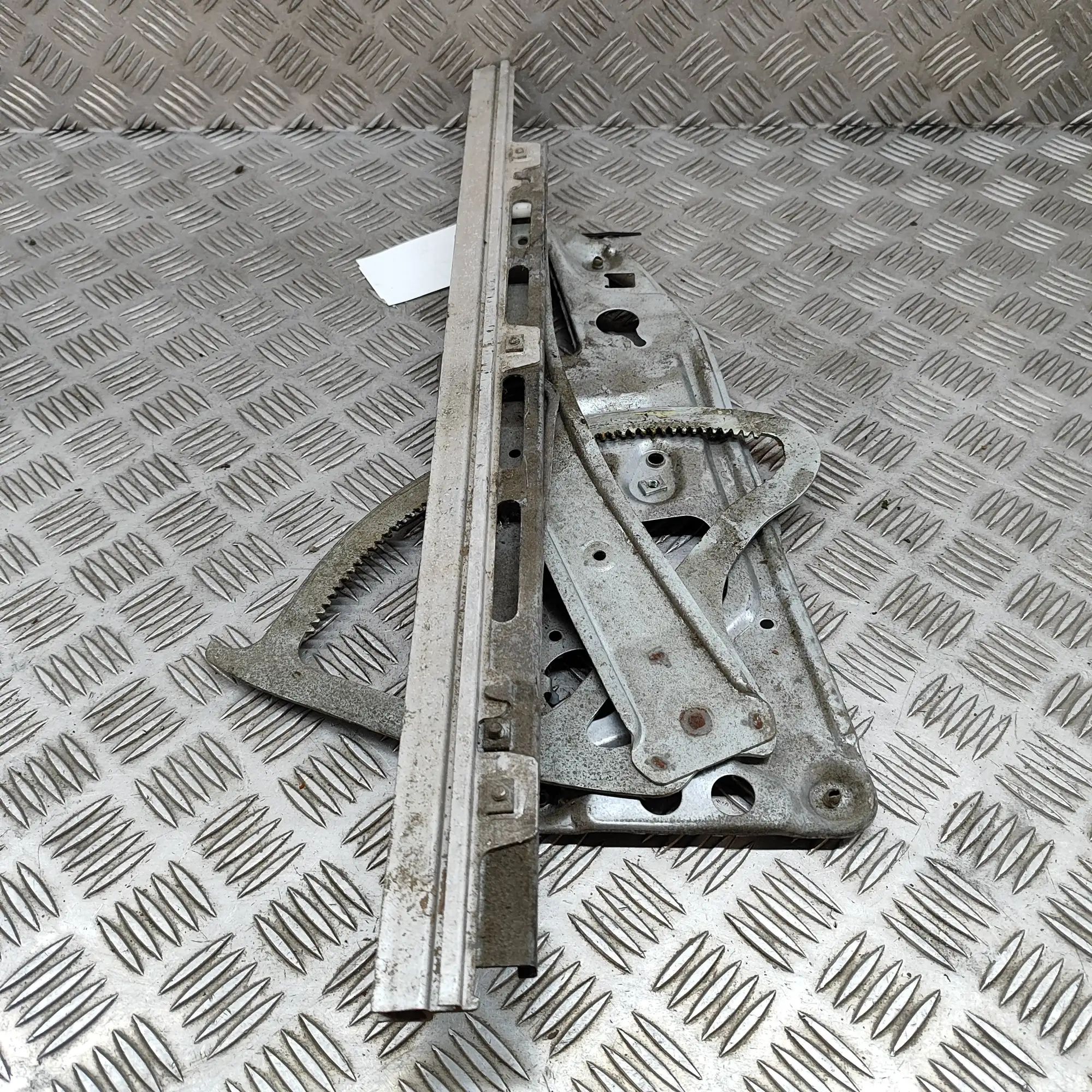 Mercedes-Benz 200 - 500 / E (W124) Front Right Door Window Regulator Front Right Door Window Regulator — MERCEDES BE...