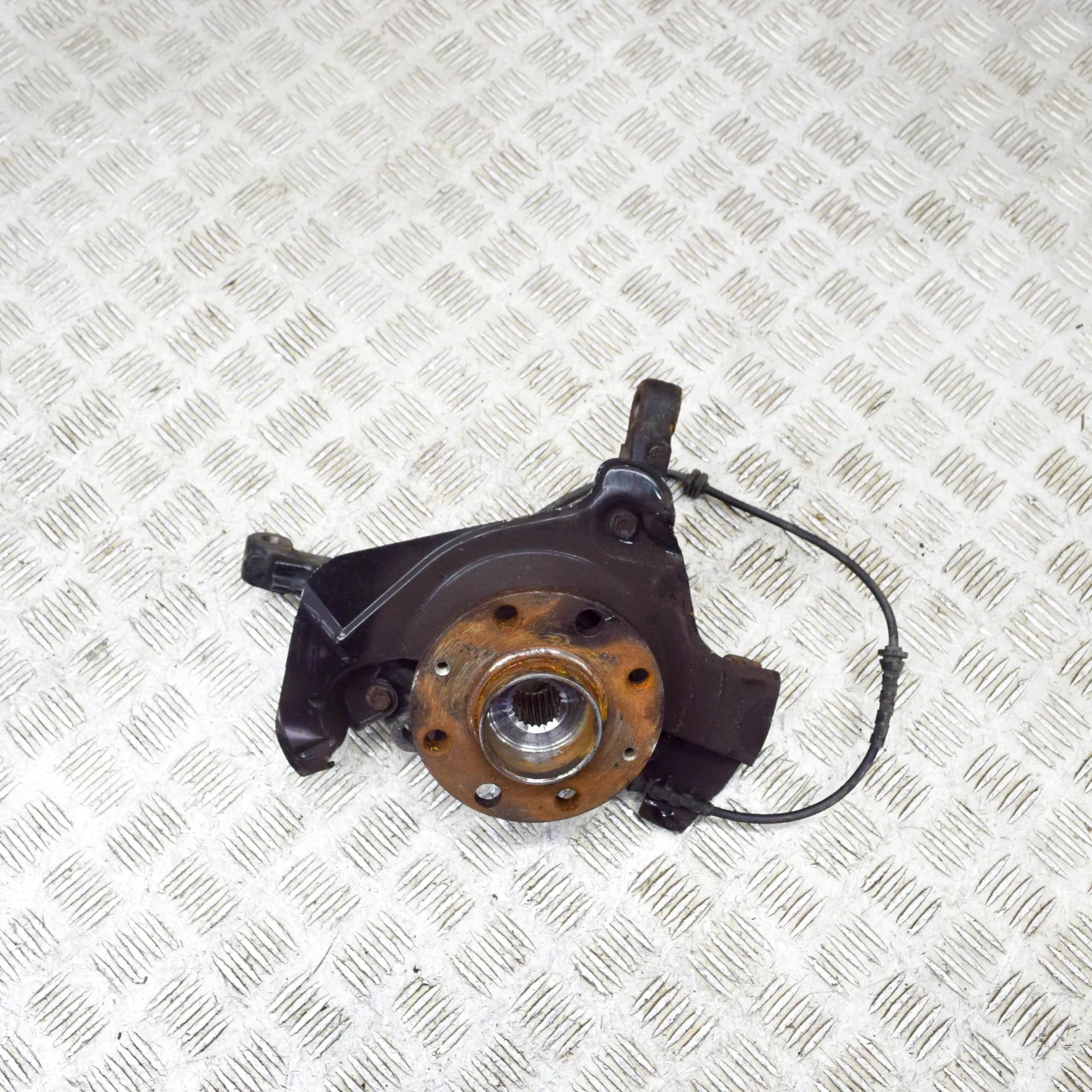 Opel Corsa (E) Front Left Wheel Hub Front Left Wheel Hub — OPEL CORSA E Van (2014-P...