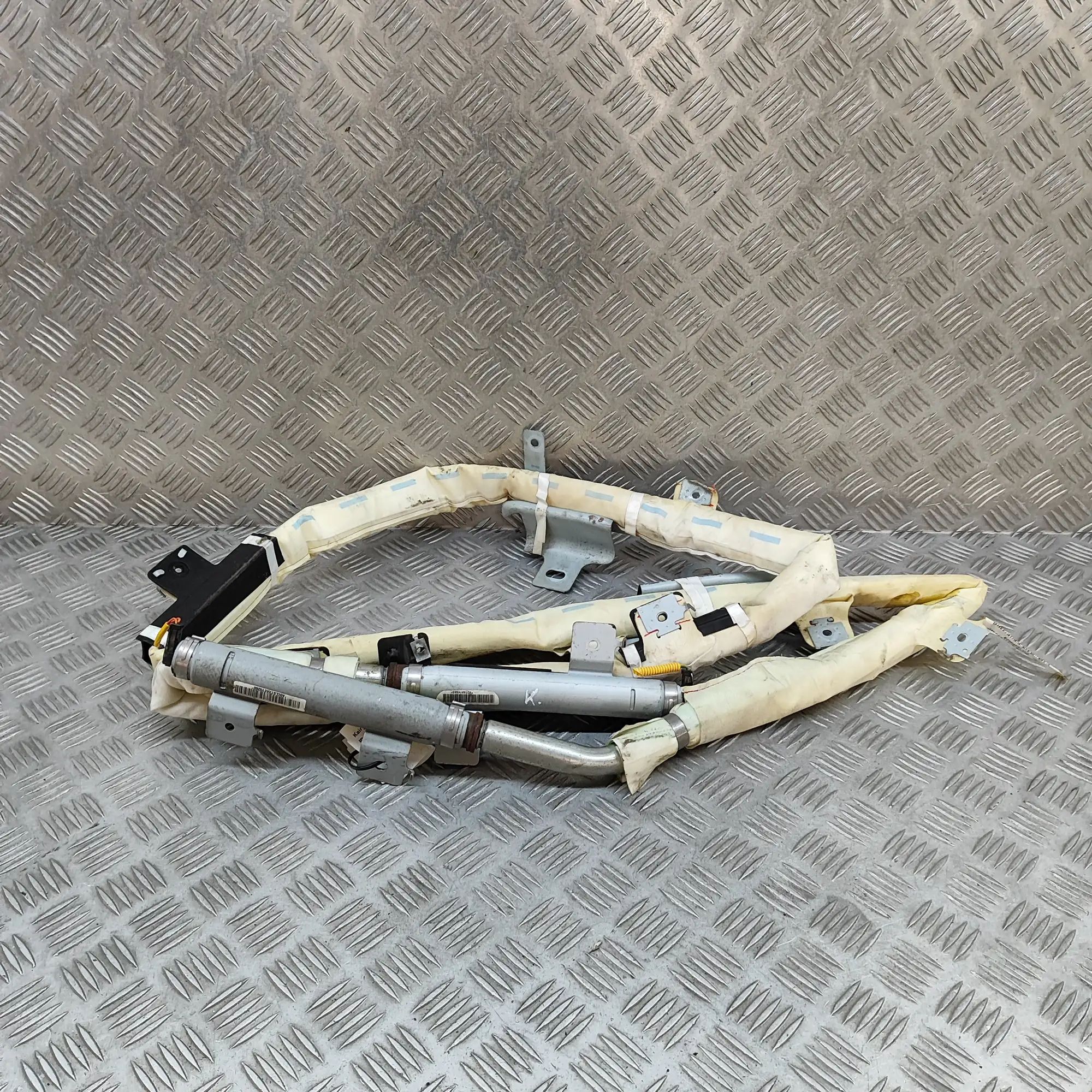 Kia Carnival Left Side Roof Safety Curtain SRS Left Side Roof Safety Curtain SRS — KIA CARNIVA...