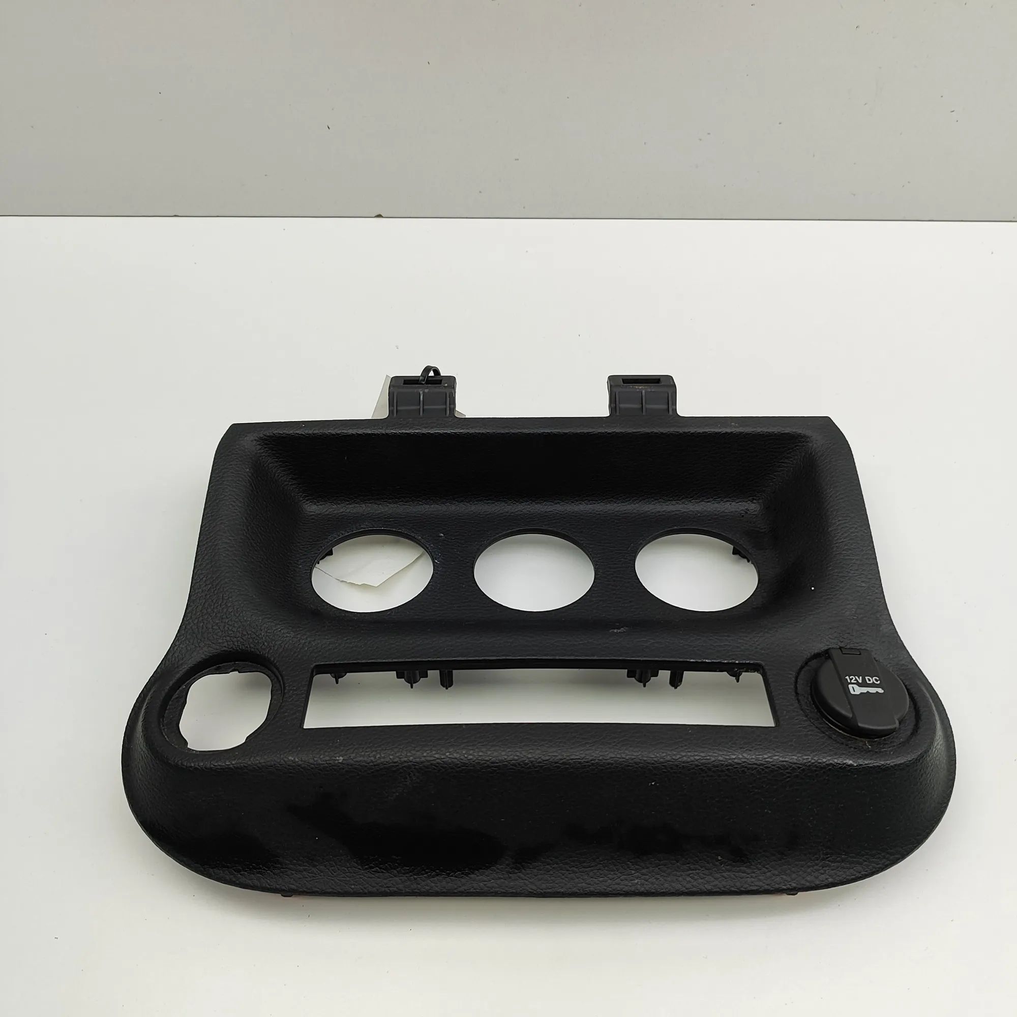 Jeep Wrangler (JK) Climate / heater control trim Climate / heater control trim — JEEP WRANGLER I...
