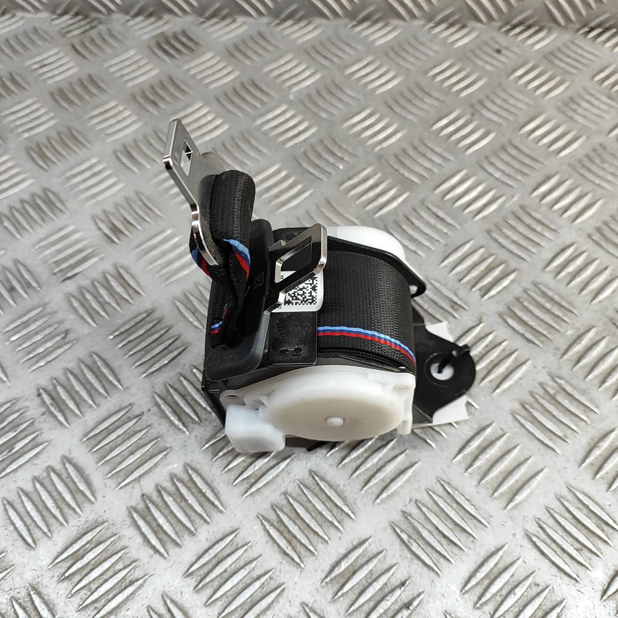 BMW 8 (G15) Rear Middle Seatbelt Rear Middle Seatbelt — BMW 8 Gran Coupe G16, F9...