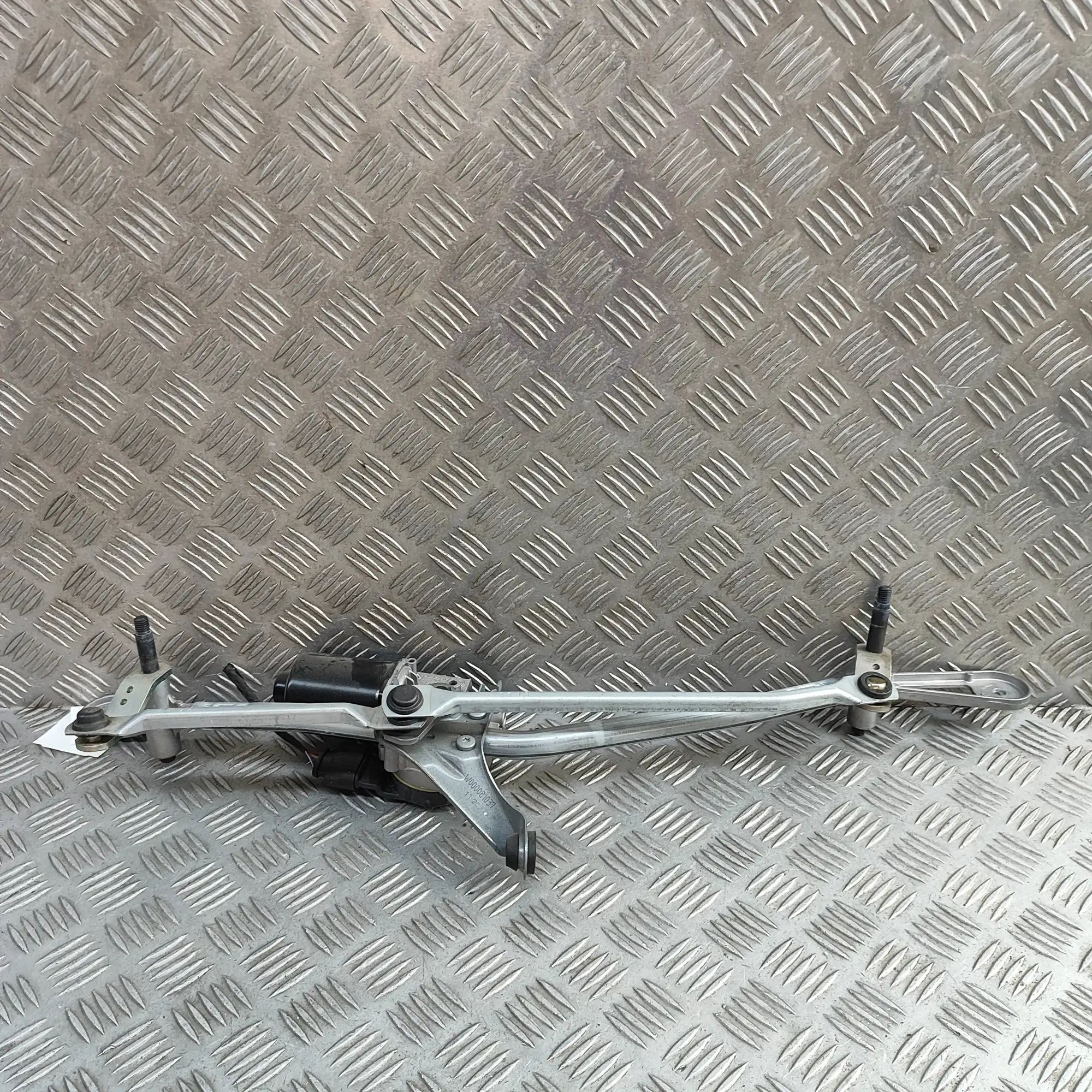 BMW 8 (G15) Front Windshield Wiper Mechanism Front Windshield Wiper Mechanism — BMW 8 Gran C...