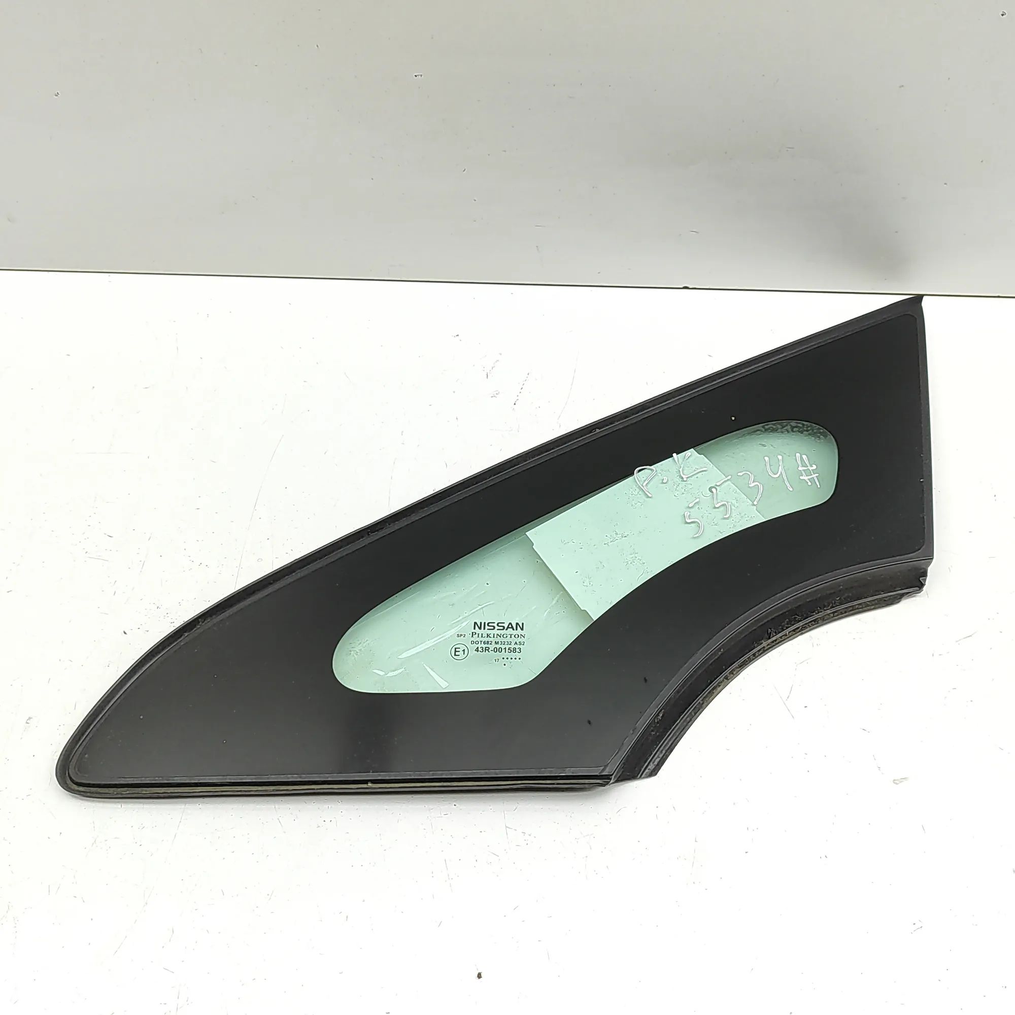 Nissan Leaf Quarter window — front left Quarter window — front left — NISSAN LEAF ZE1 (...