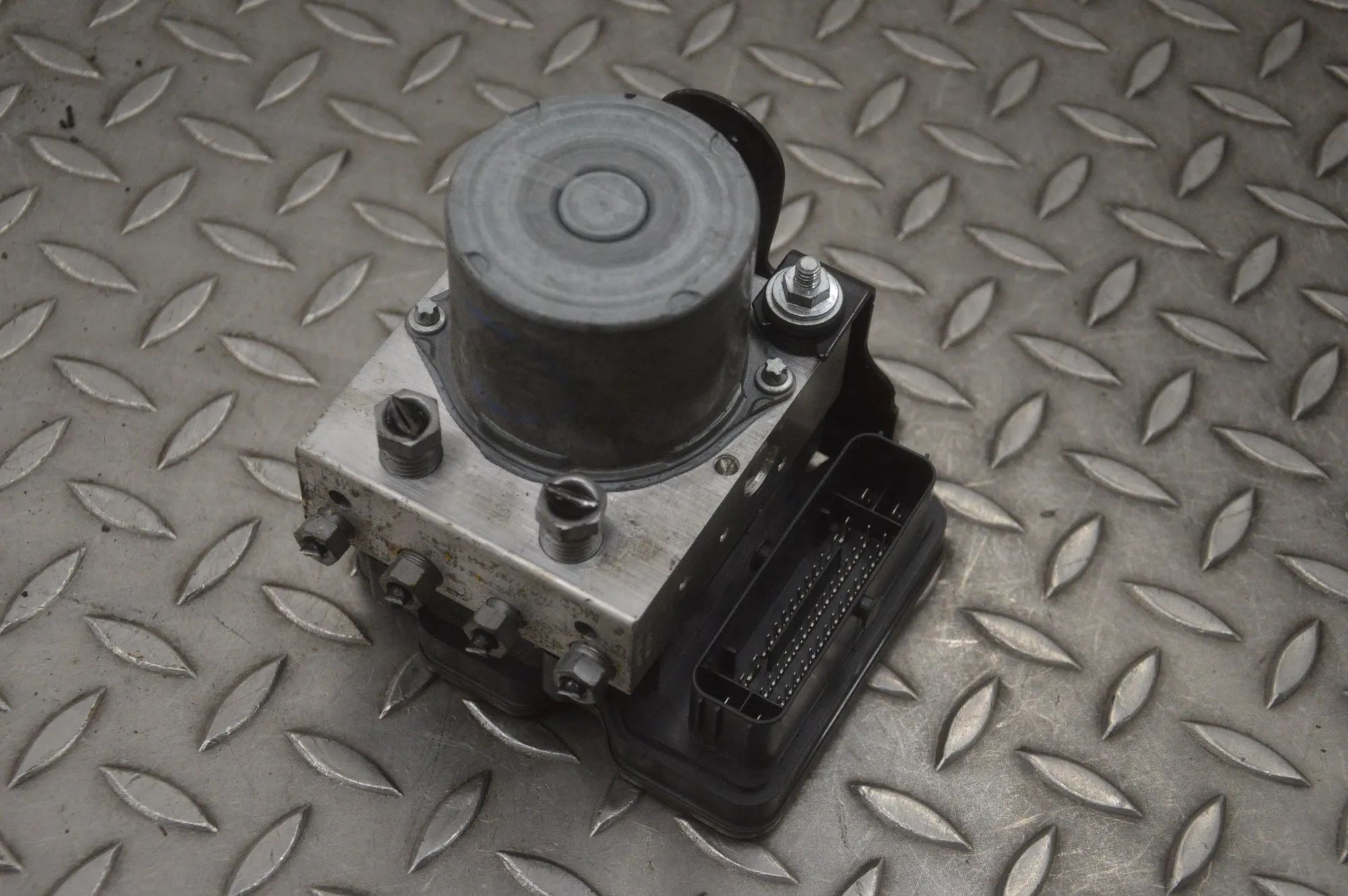 Jaguar XF ABS Hydraulipumppu ABS Pump — JAGUAR XF X260 (2015-PRESENT) — HK83...