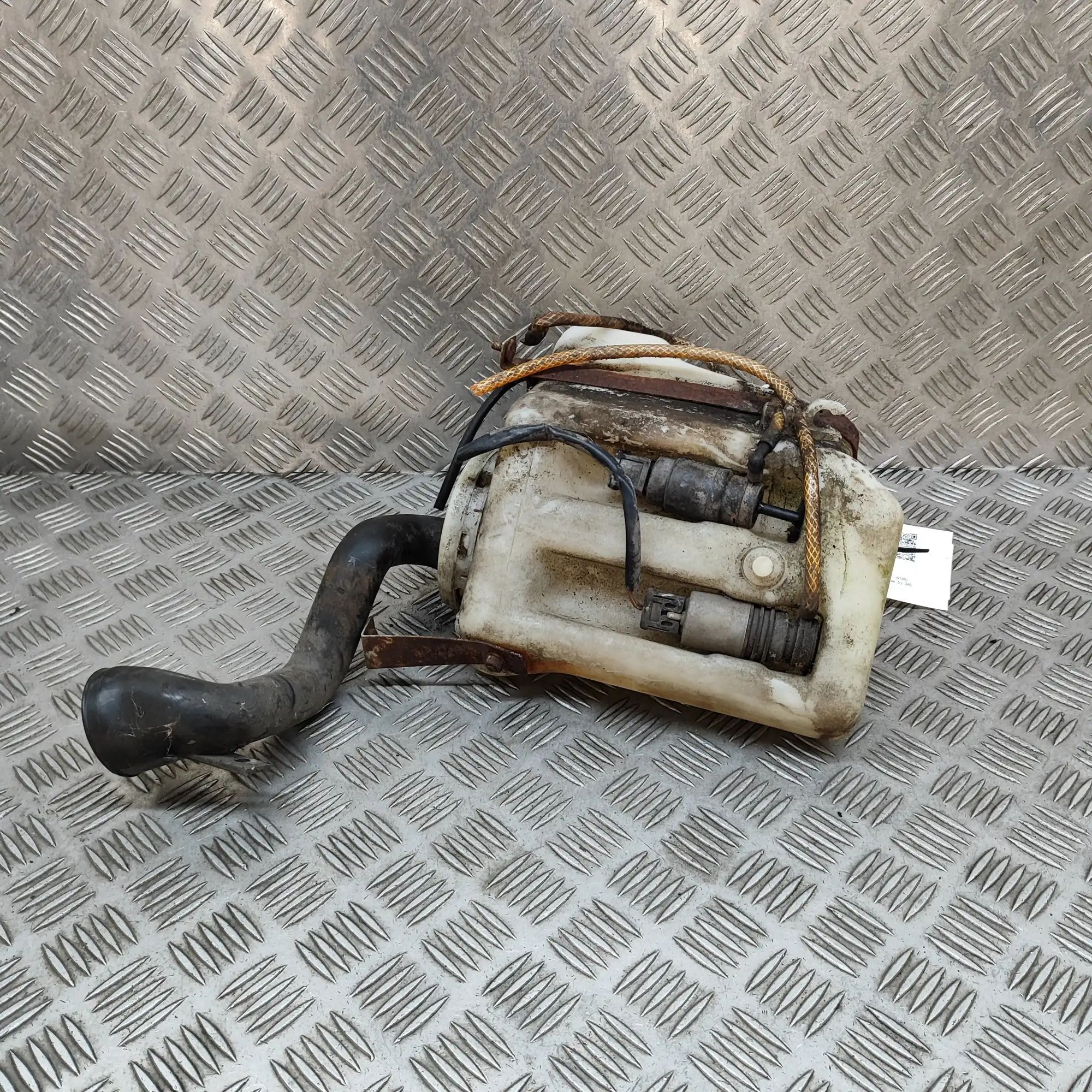 Mercedes-Benz 200 - 500 / E (W124) Window Washer Tank Window Washer Tank — MERCEDES BENZ S-CLASS (W14...