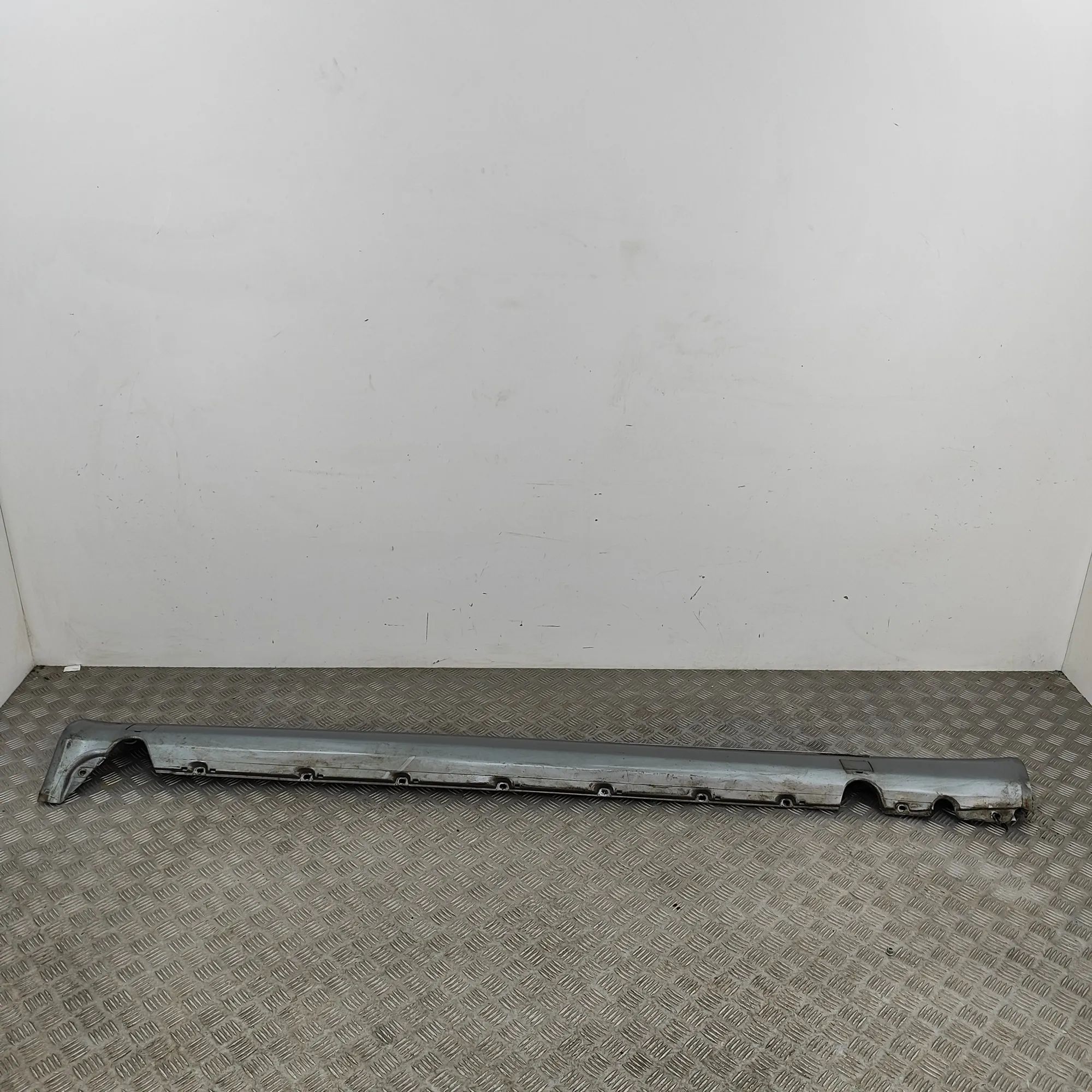Mercedes-Benz 200 - 500 / E (W124) Right Side Plastic Sideskirt Cover Right Side Plastic Sideskirt Cover — MERCEDES B...