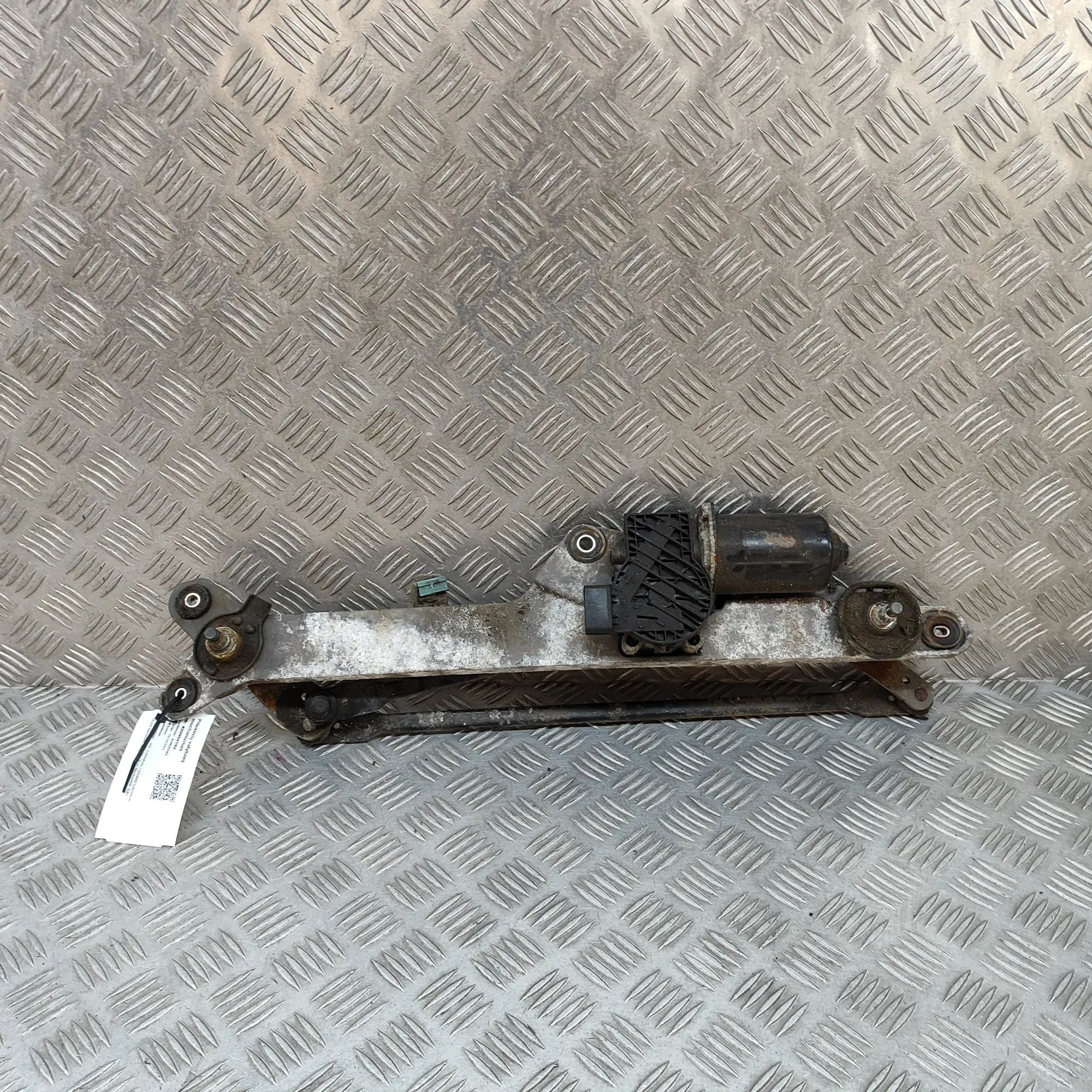 Kia Carnival Front Windshield Wiper Mechanism Front Windshield Wiper Mechanism — KIA CARNIVAL...