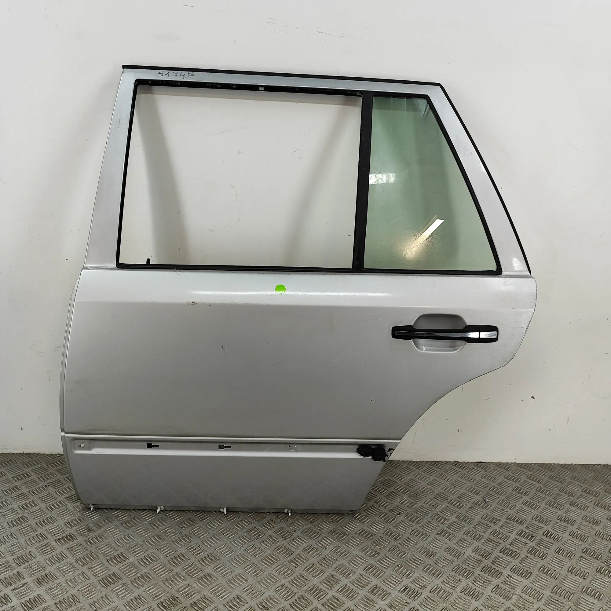 Mercedes-Benz 200 - 500 / E (W124) Door — rear left Door — rear left — MERCEDES BENZ E-CLASS (W124)...