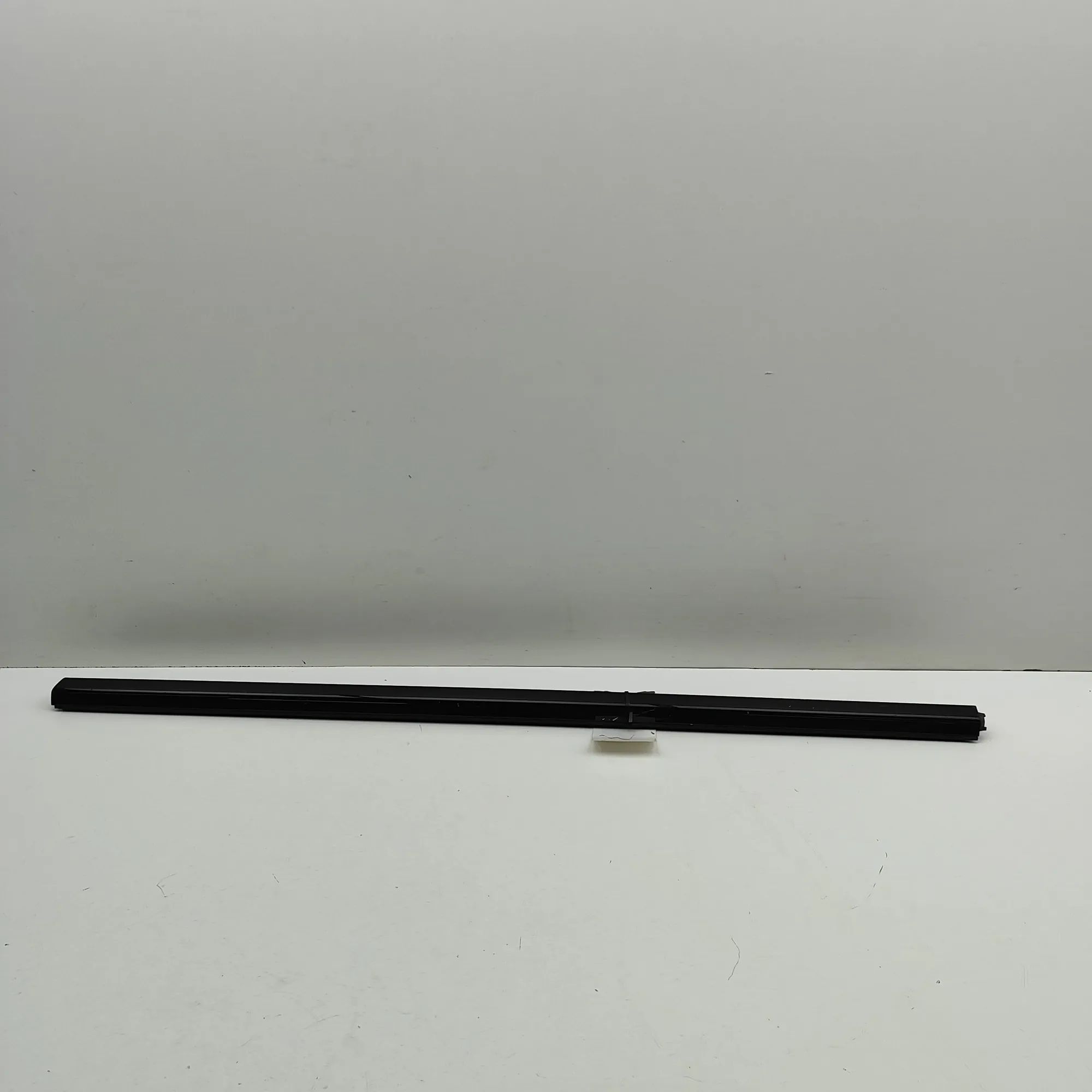 BMW 8 (G15) Door window strip — front left Door window strip — front left — BMW 8 Gran Cou...
