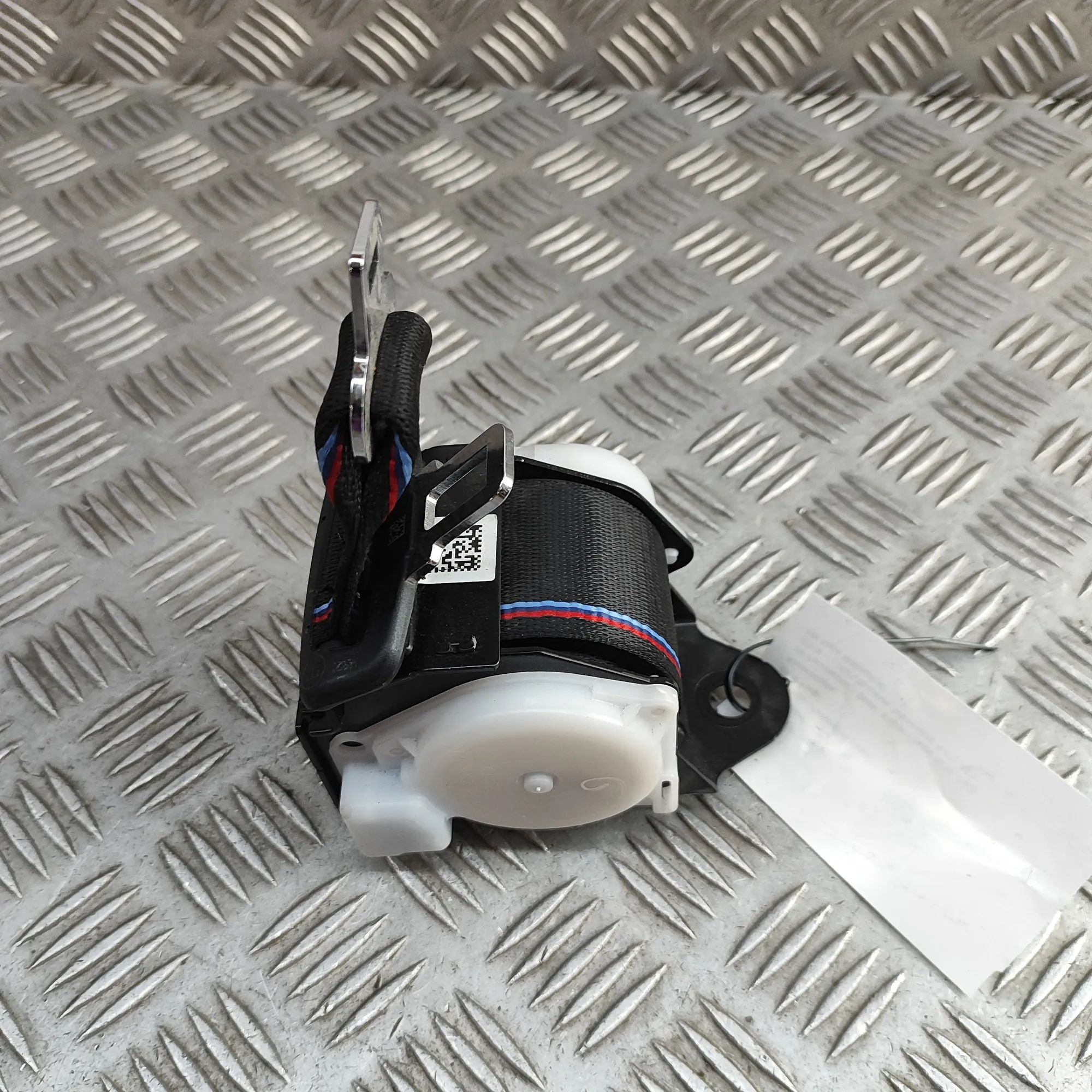 BMW 8 (G15) Rear Middle Seatbelt Rear Middle Seatbelt — BMW 8 Gran Coupe G16, F9...