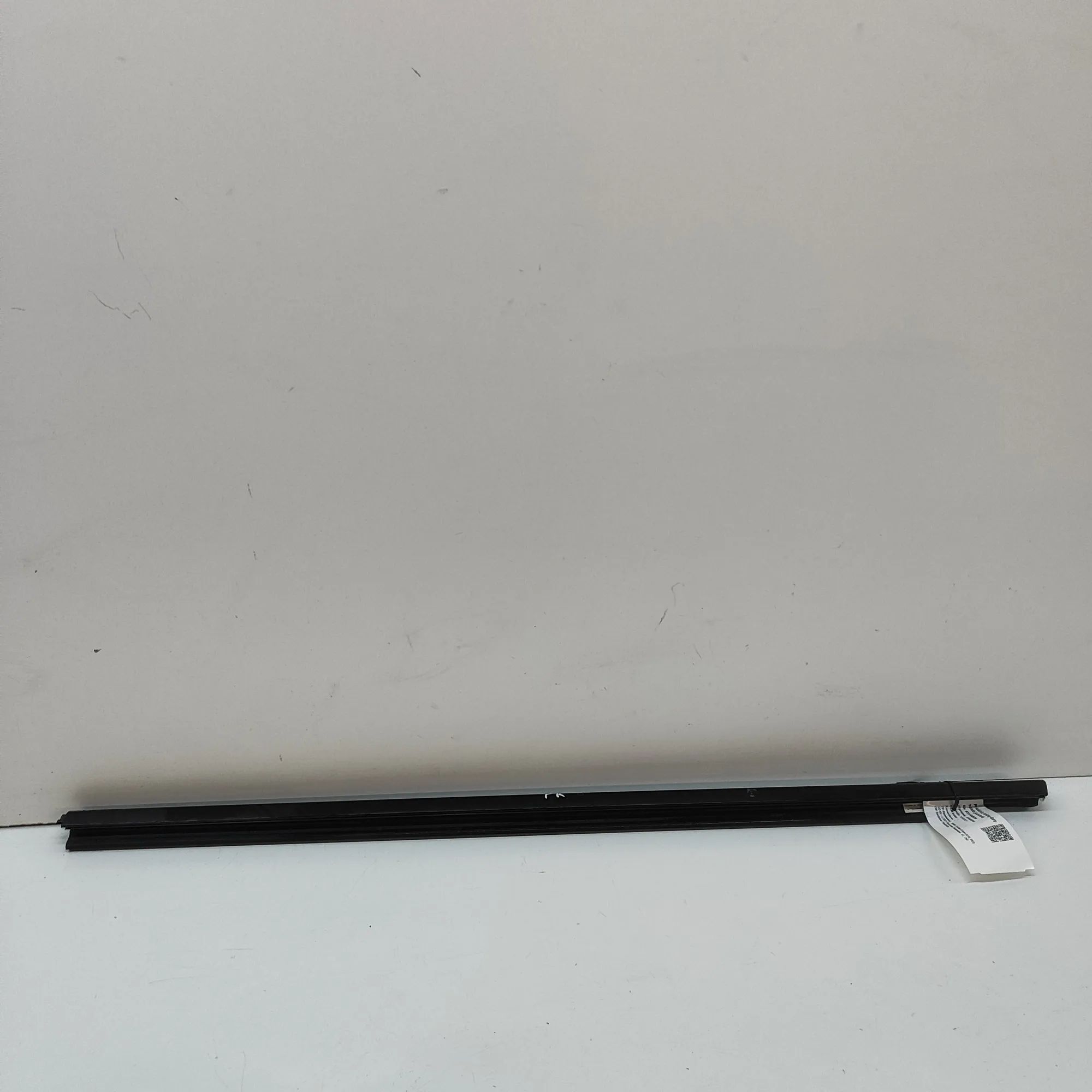 BMW 8 (G15) Door window strip — front left Door window strip — front left — BMW 8 Gran Cou...