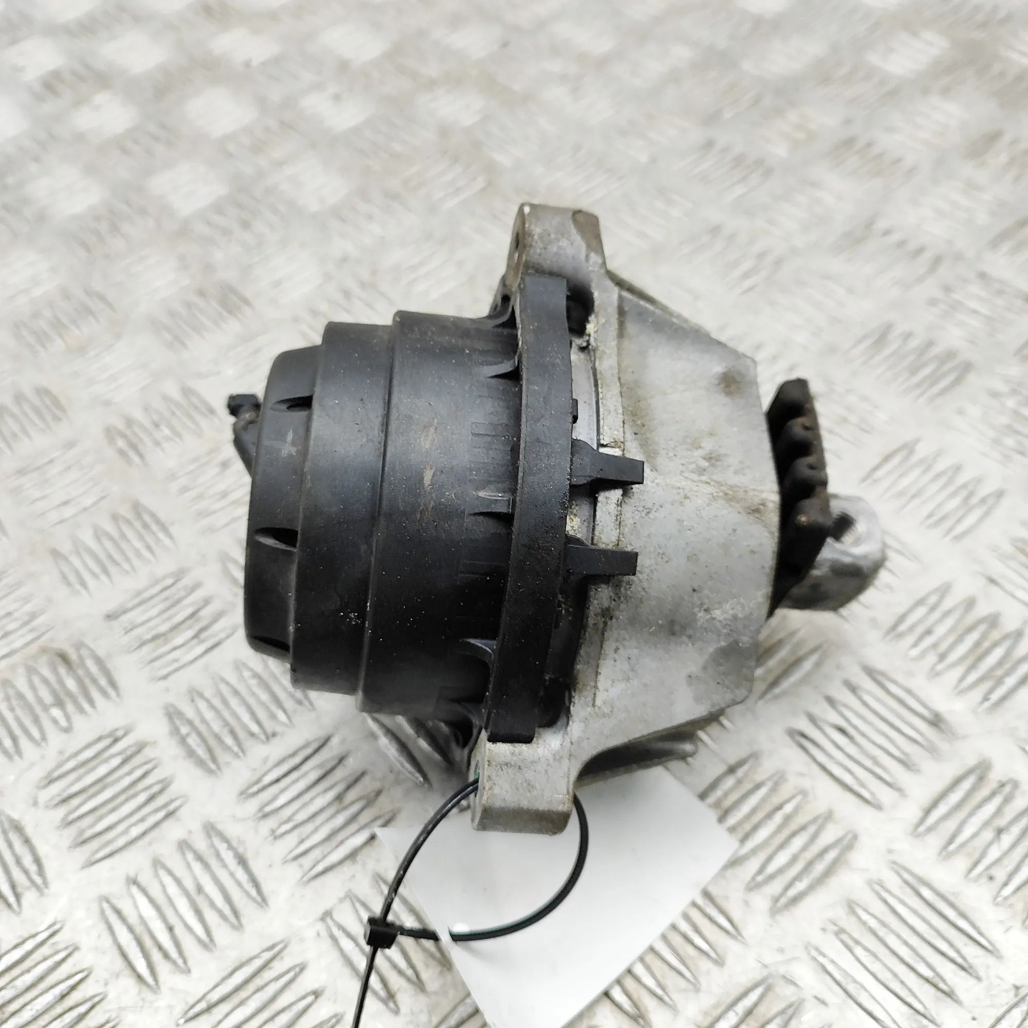 BMW 7 (G11 / G12) Left Side Engine Mount Left Side Engine Mount — BMW 7 G11, G12 (2014-2...