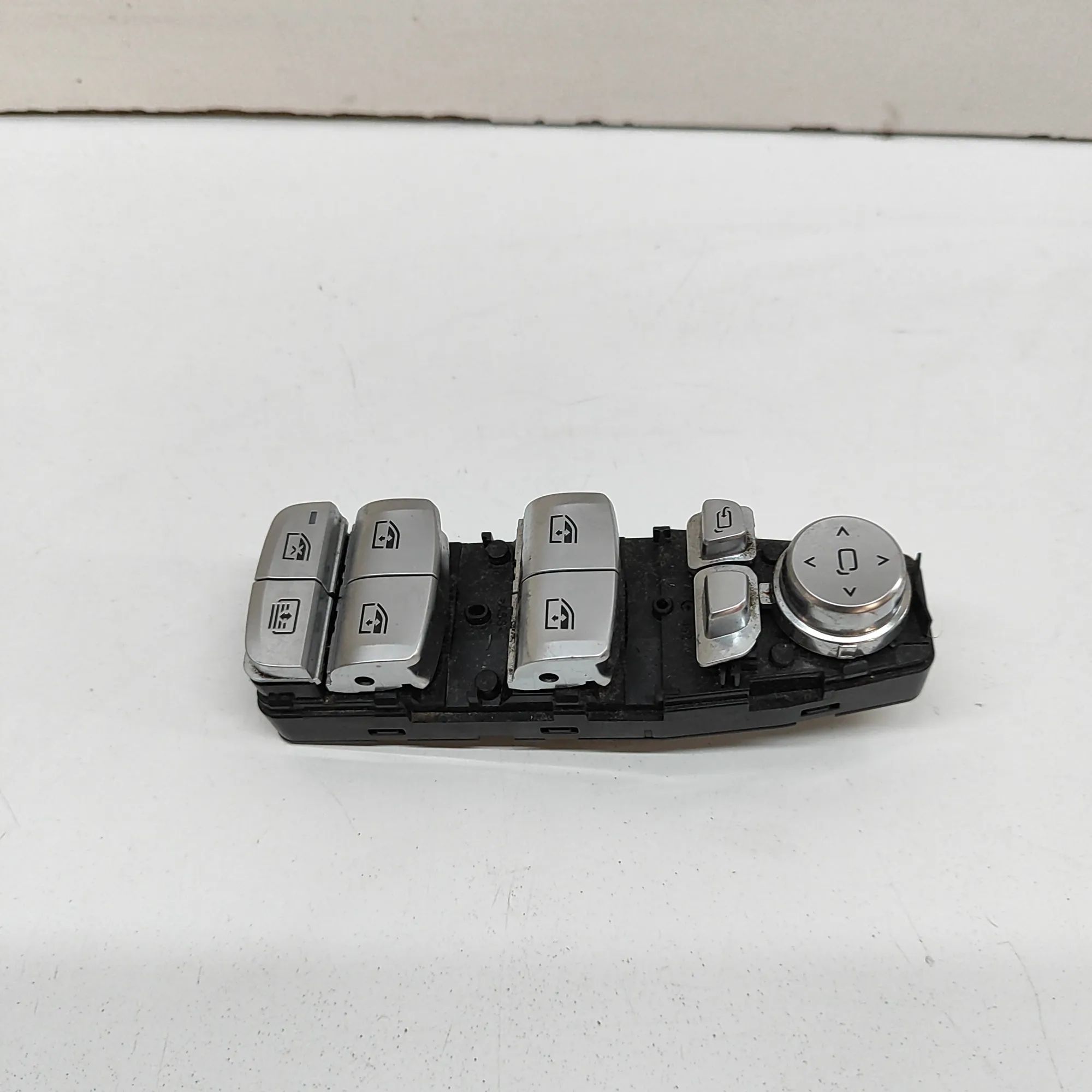 BMW 8 (G15) Door window switch — front right Door window switch — front right — BMW 8 Gran C...