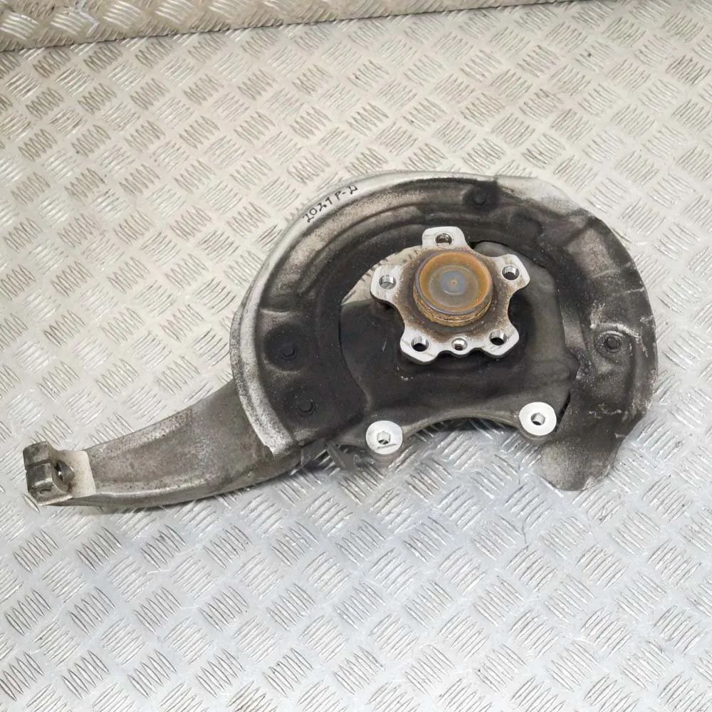 BMW 7 (G11 / G12) Front Right Wheel Hub Front Right Wheel Hub — BMW 7 G11, G12 (2014-20...
