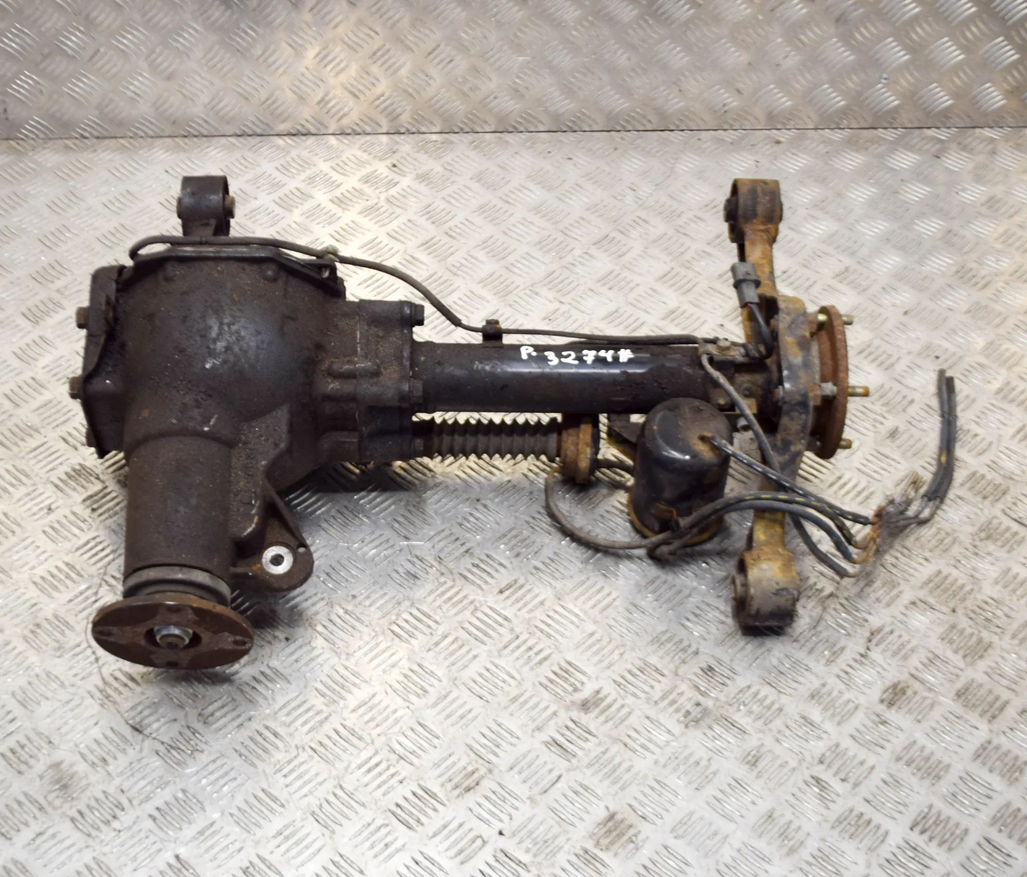 Mitsubishi Pajero front differential Front differential — MITSUBISHI PAJERO III V7_W...