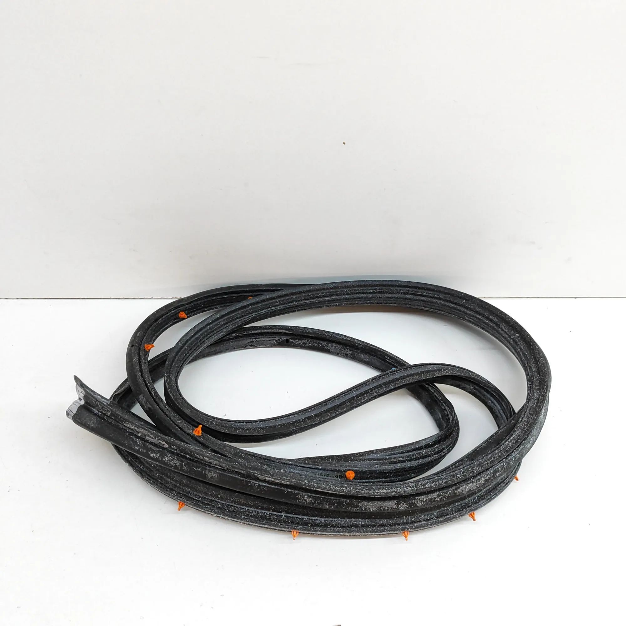 Mitsubishi Pajero Door rubber seal — front left Door rubber seal — front left — MITSUBISHI PAJE...