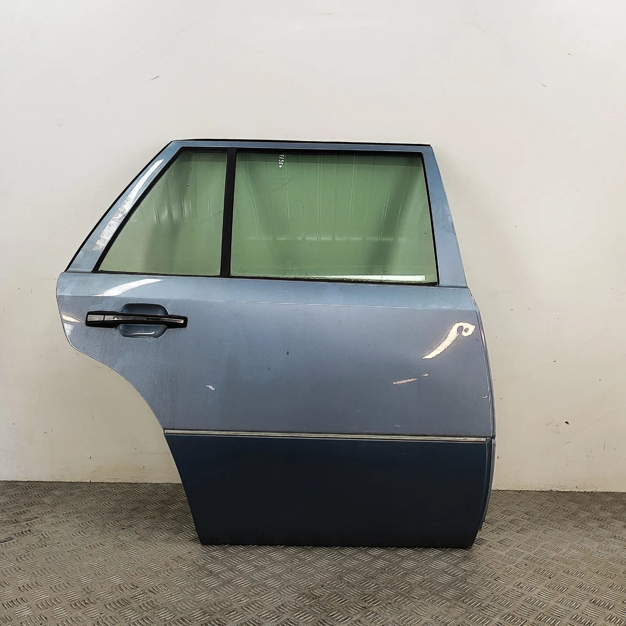 Mercedes-Benz 200 - 500 / E (W124) Door — rear right Door — rear right — MERCEDES BENZ E-CLASS (W124...