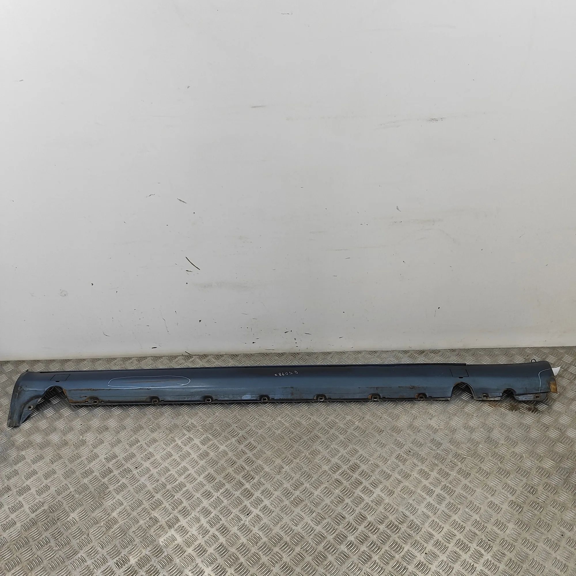 Mercedes-Benz 200 - 500 / E (W124) Right Side Plastic Sideskirt Cover Right Side Plastic Sideskirt Cover — MERCEDES B...