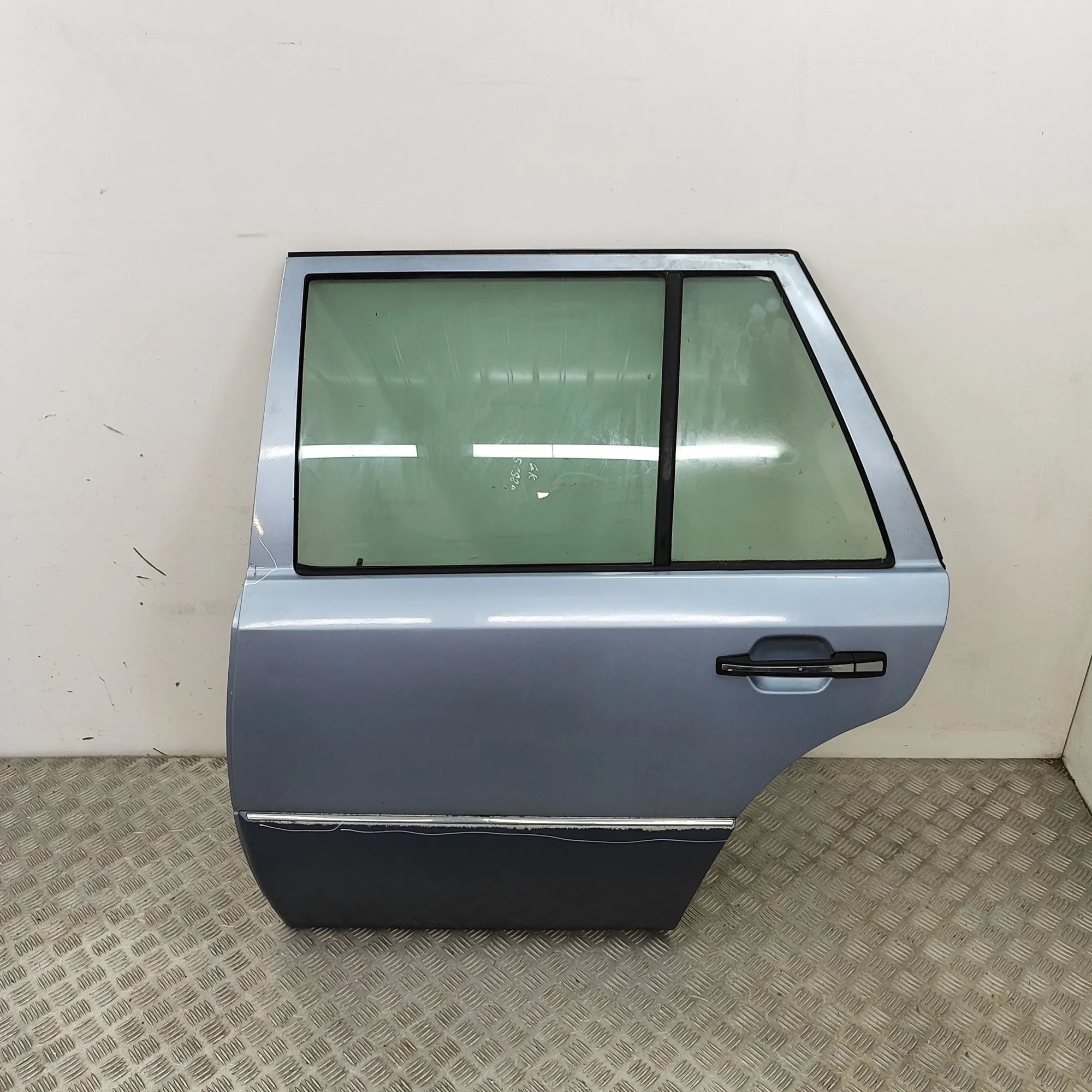 Mercedes-Benz 200 - 500 / E (W124) Door — rear left Door — rear left — MERCEDES BENZ E-CLASS (W124)...