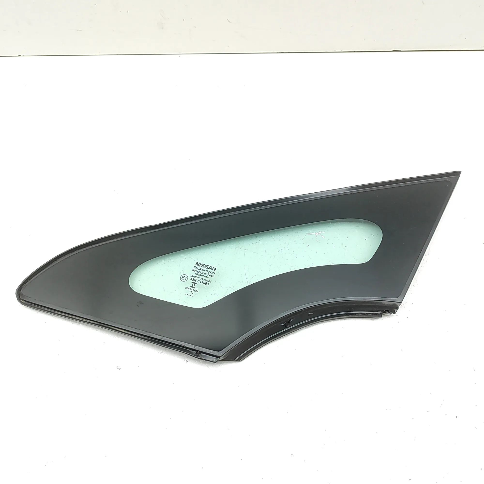 Nissan Leaf Quarter window — front left Quarter window — front left — NISSAN LEAF ZE1 (...