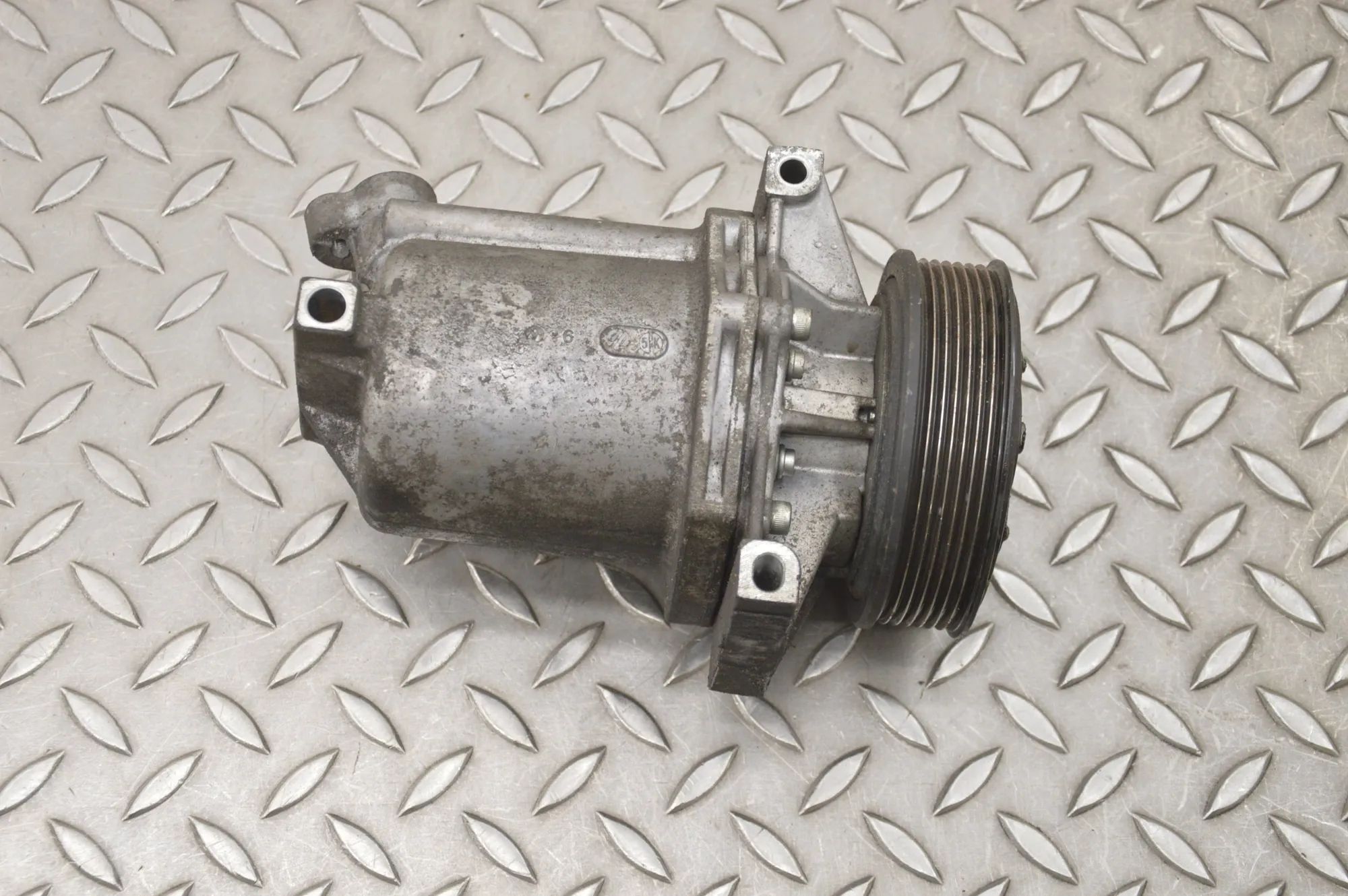 Nissan Pulsar (C13) Air-conditioning compressor Air-conditioning compressor — NISSAN PULSAR Hat...