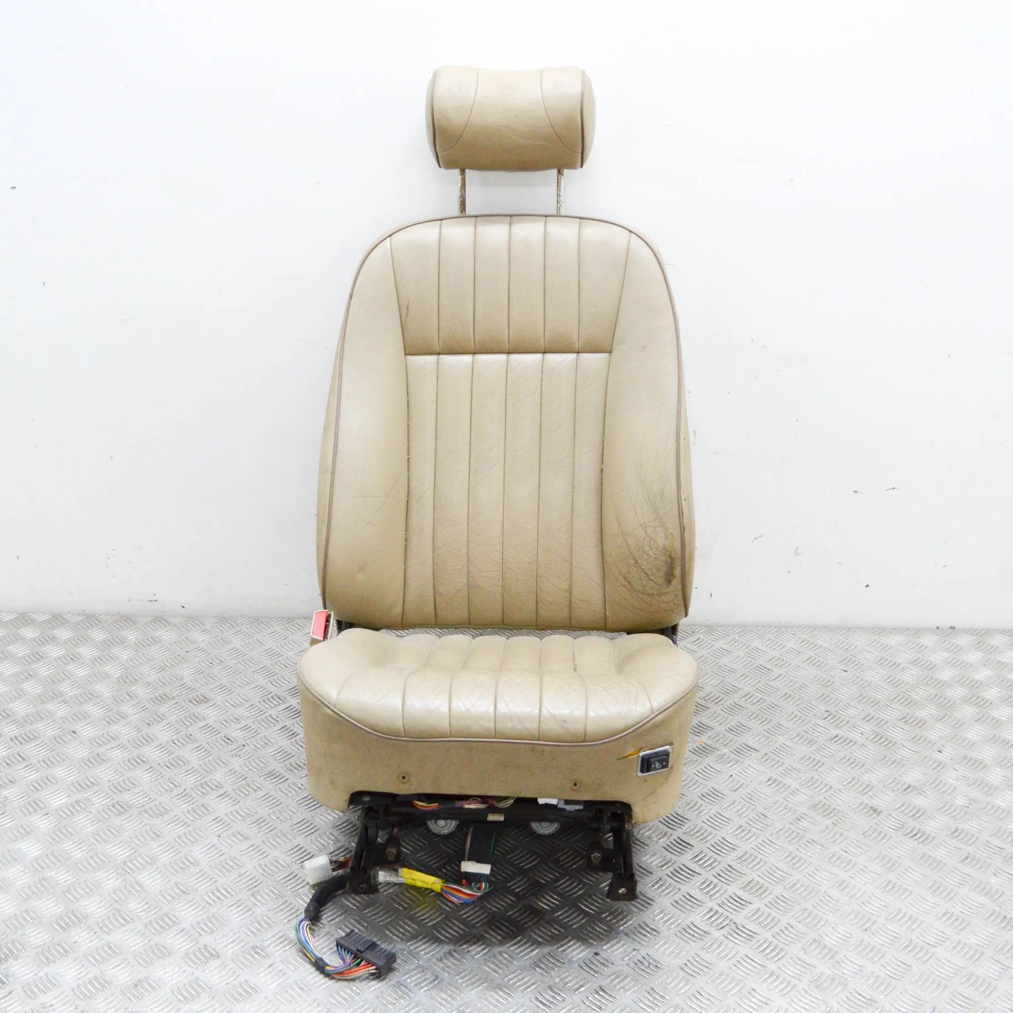 Jaguar XJ (XJ40) Front Left Seat Front left seat — JAGUAR XJ XJ40, XJ81 (1986-19...